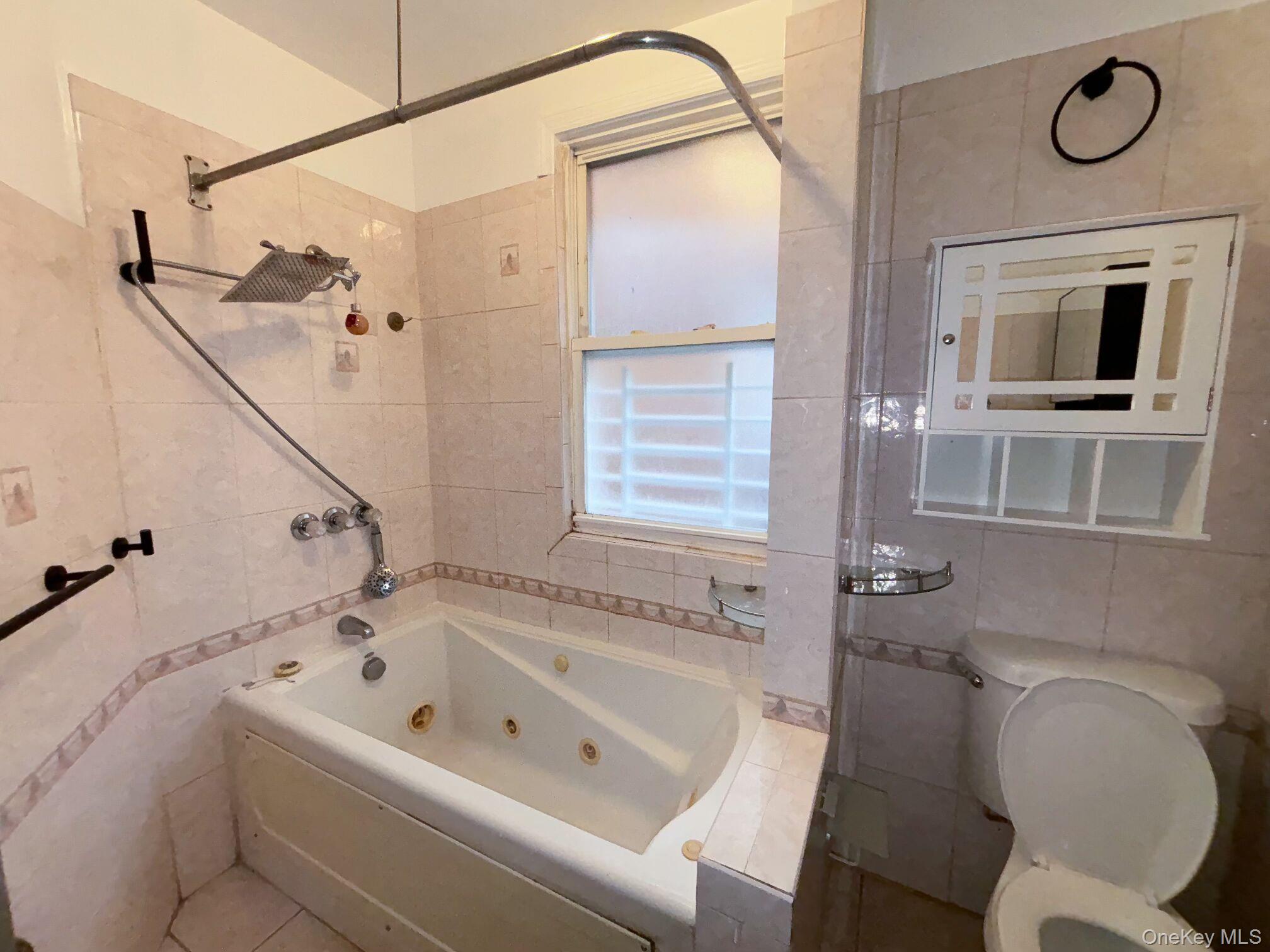 #8 photo, 1718 Melville Street, 브롱크스 Bronx , NY 10460