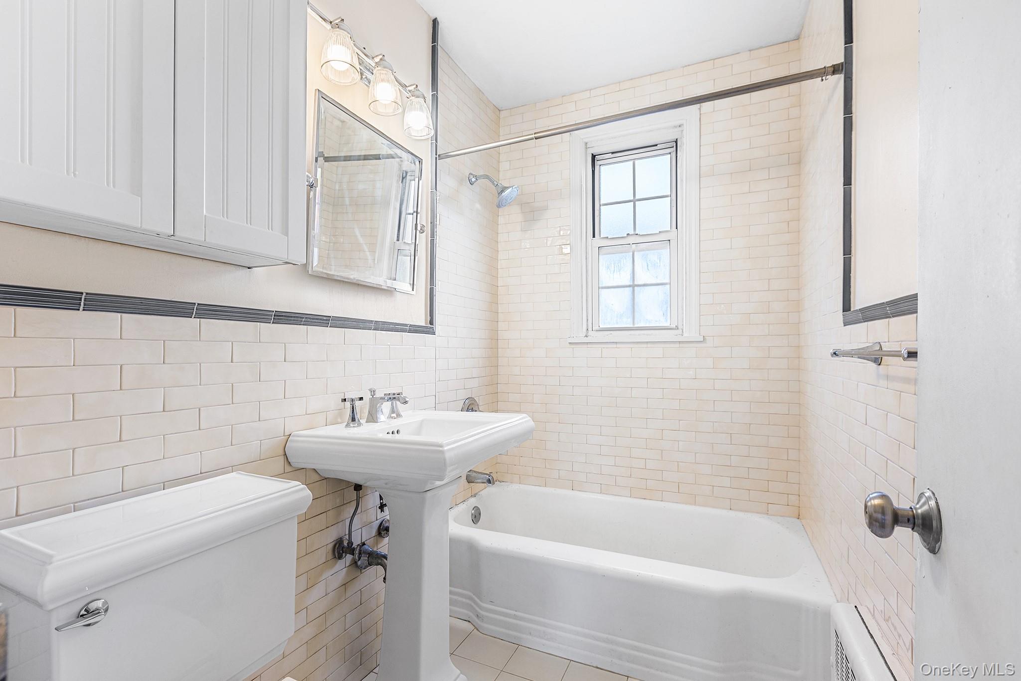 #18 photo, 109 N Broadway, White Plains , NY 10603