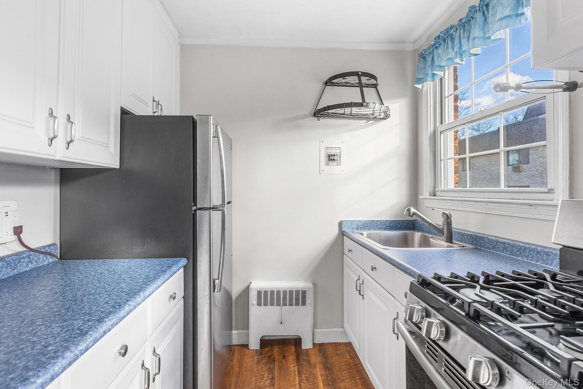 #7 photo, 109 N Broadway, White Plains , NY 10603