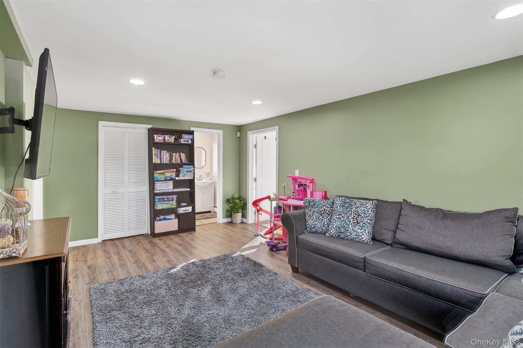 #8 photo, 95 Sutton Park Road, Poughkeepsie , NY 12603