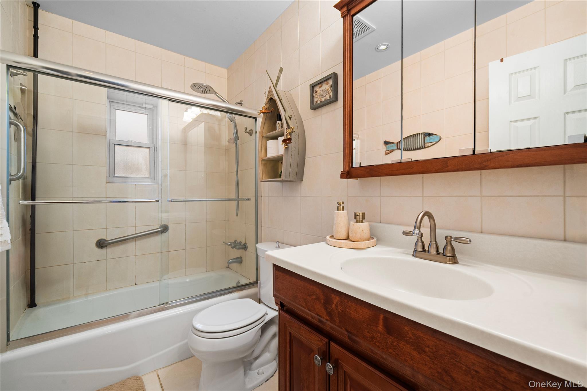 #7 photo, 617 Lake Court, Middle Island , NY 11953