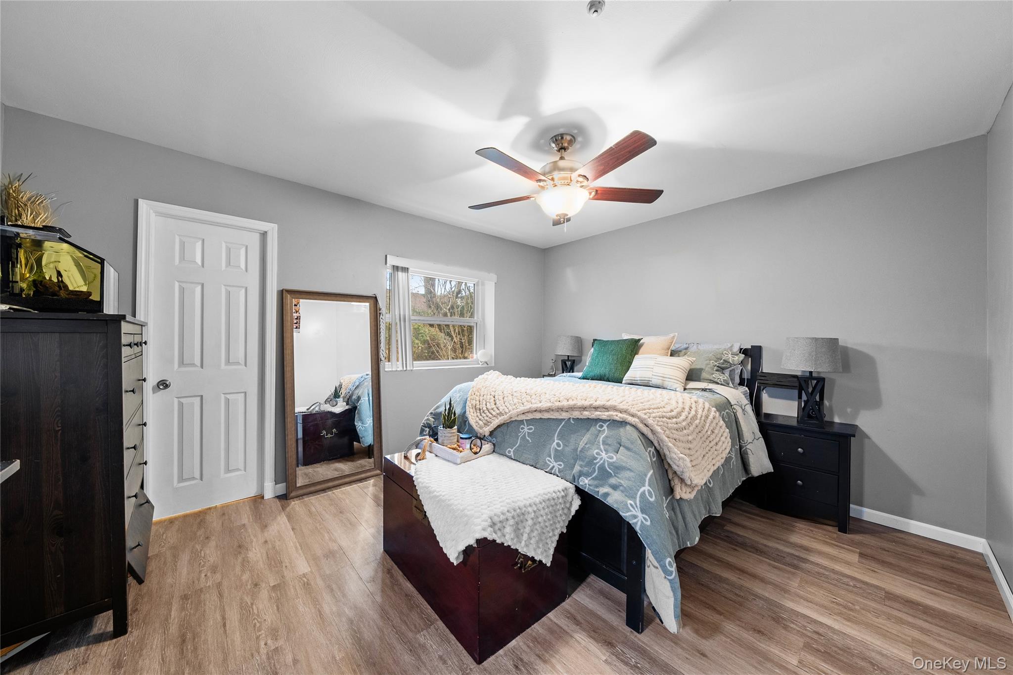 #8 photo, 617 Lake Court, Middle Island , NY 11953