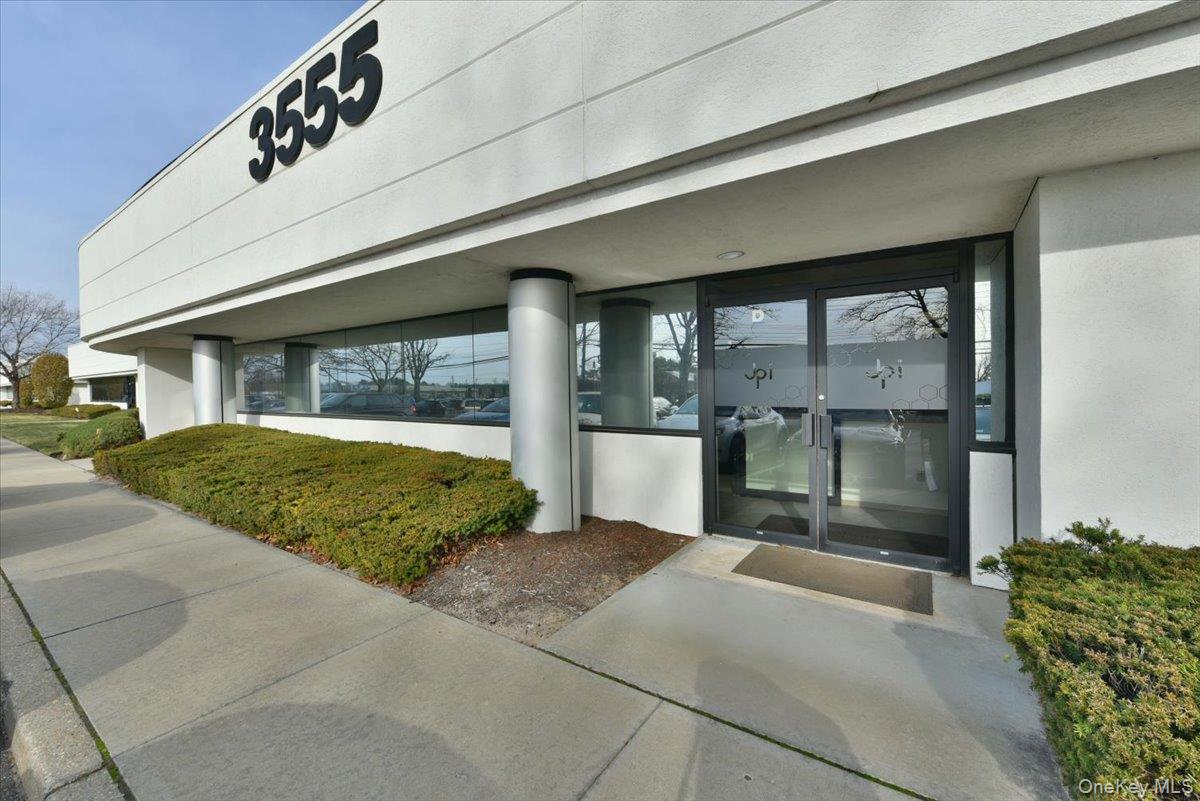 #4 photo, 3555 Veterans Memorial Highway, Саффолк ‖ Ronkonkoma , NY 11779