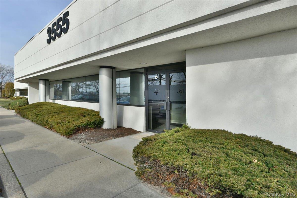 #5 photo, 3555 Veterans Memorial Highway, Саффолк ‖ Ronkonkoma , NY 11779