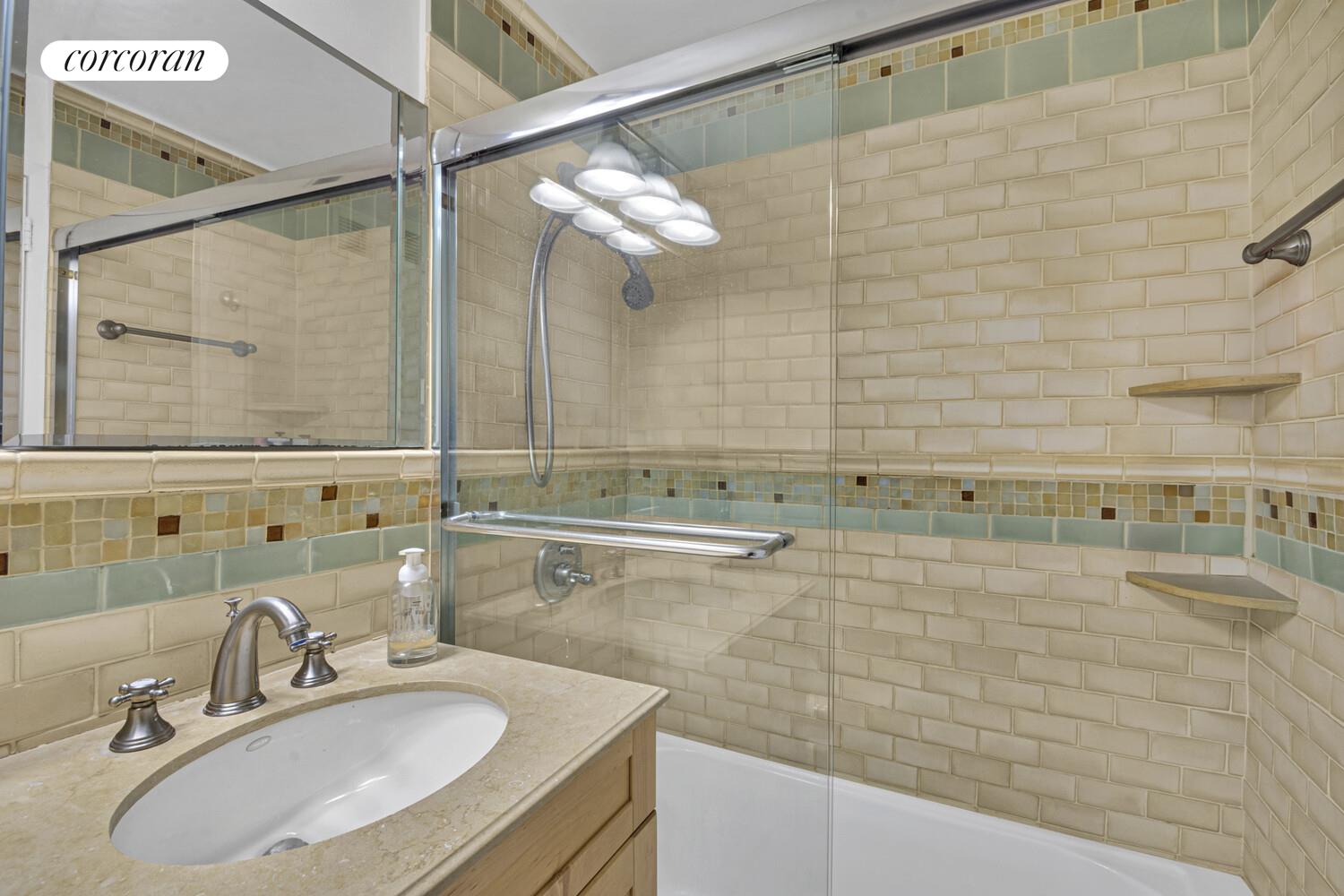 #10 photo, 205 3RD Avenue, מנהטן Gramercy Park , NY 10003