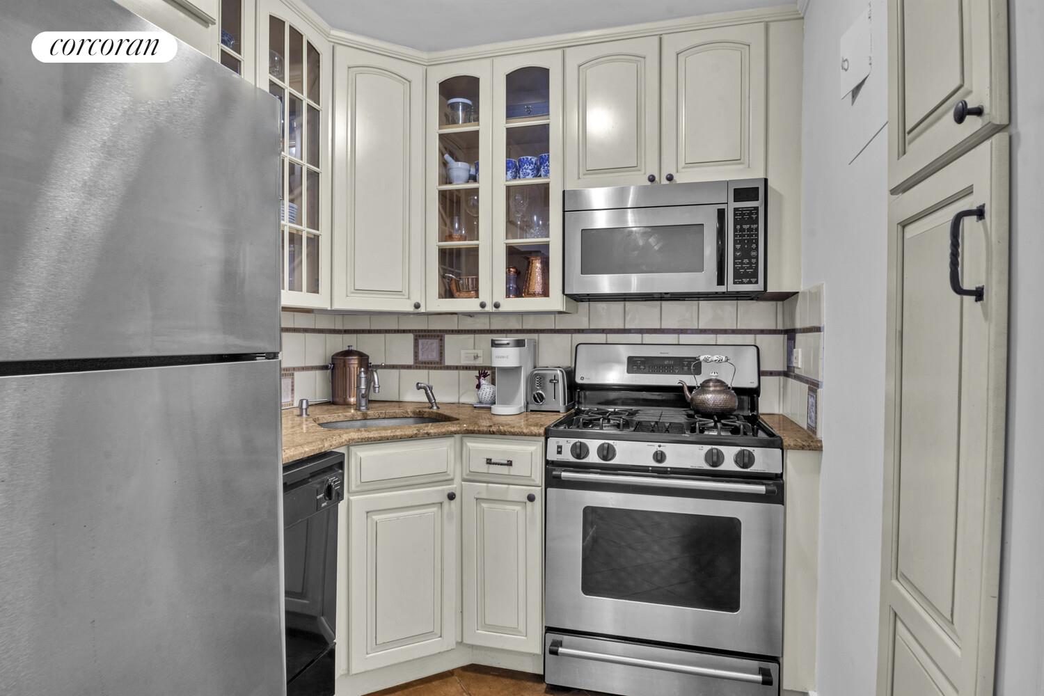 #7 photo, 205 3RD Avenue, מנהטן Gramercy Park , NY 10003