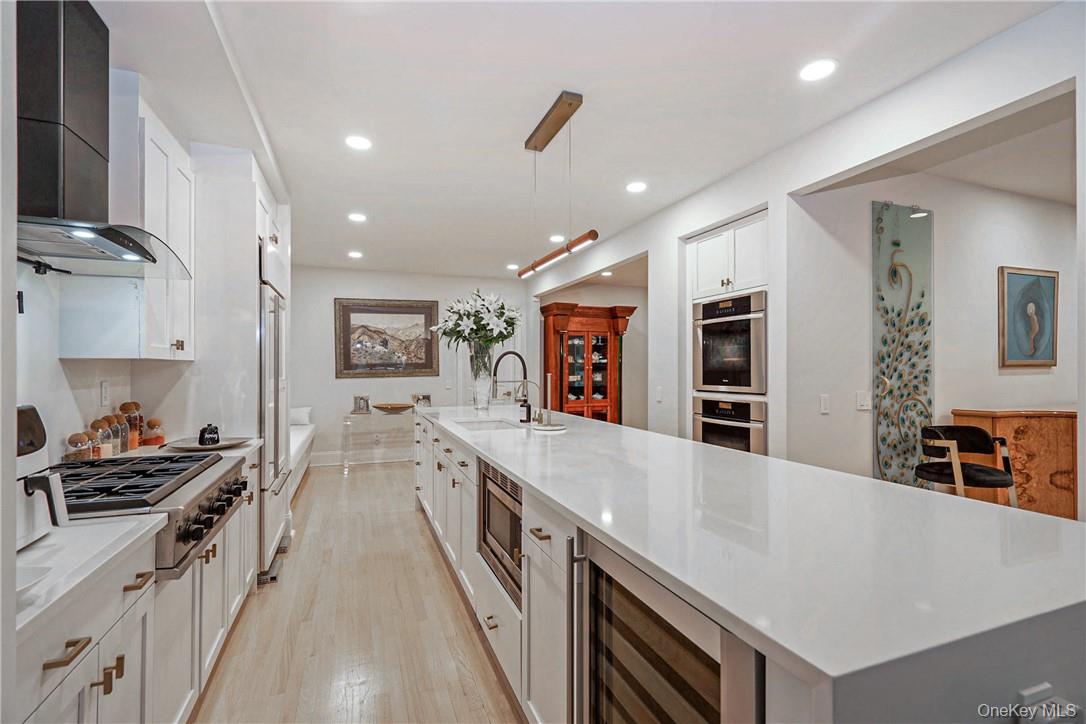 #9 photo, 7 Stony Gate Oval, New Rochelle , NY 10804