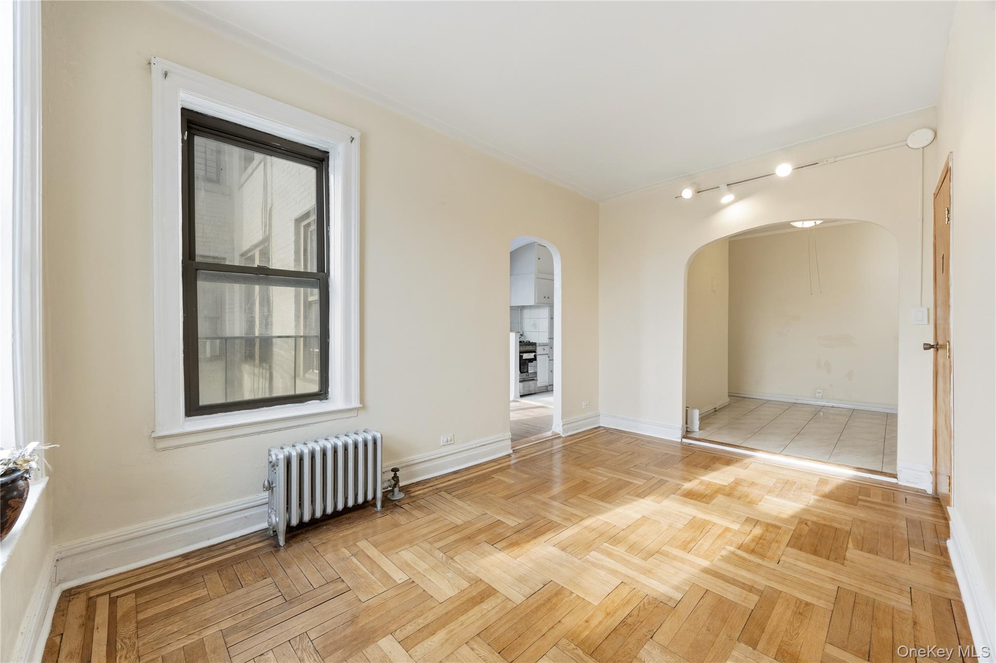 #11 photo, 2922 Barnes Avenue, Бронкс ‖ Bronx , NY 10467