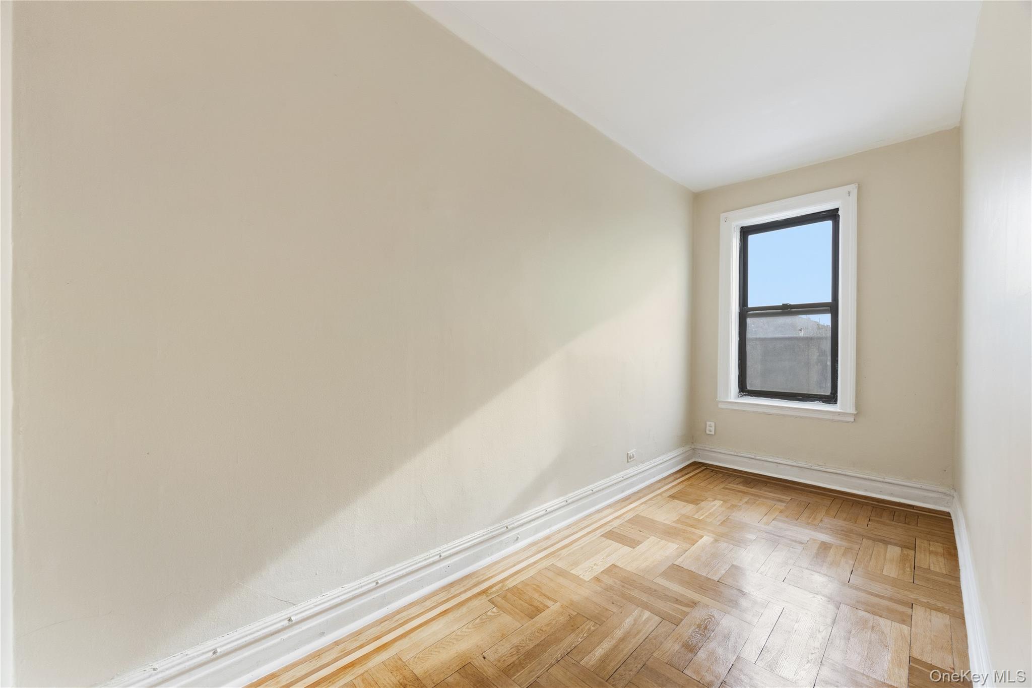 #12 photo, 2922 Barnes Avenue, Бронкс ‖ Bronx , NY 10467
