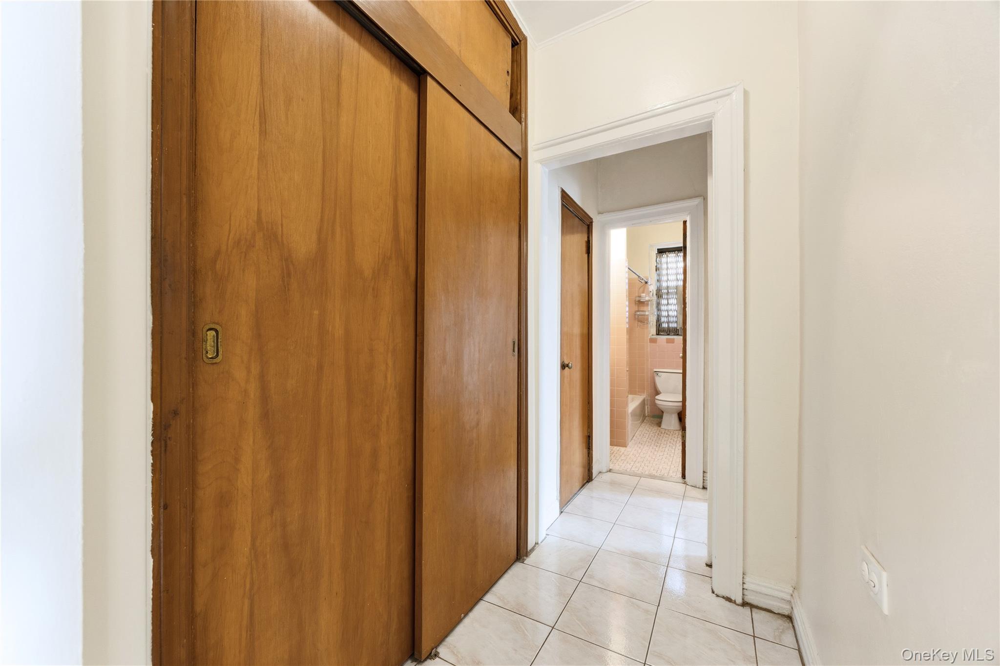 #13 photo, 2922 Barnes Avenue, Бронкс ‖ Bronx , NY 10467