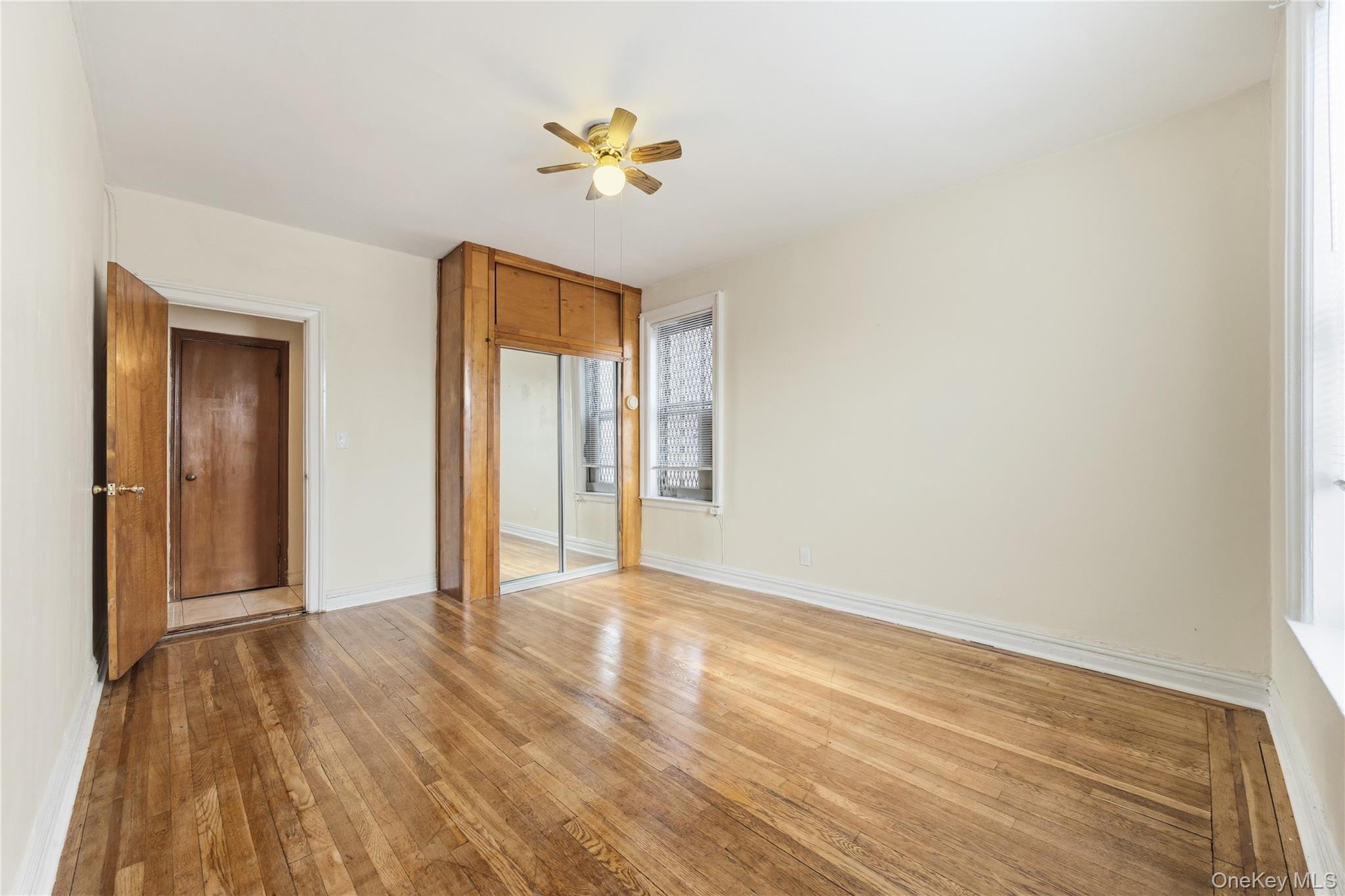 #16 photo, 2922 Barnes Avenue, Бронкс ‖ Bronx , NY 10467