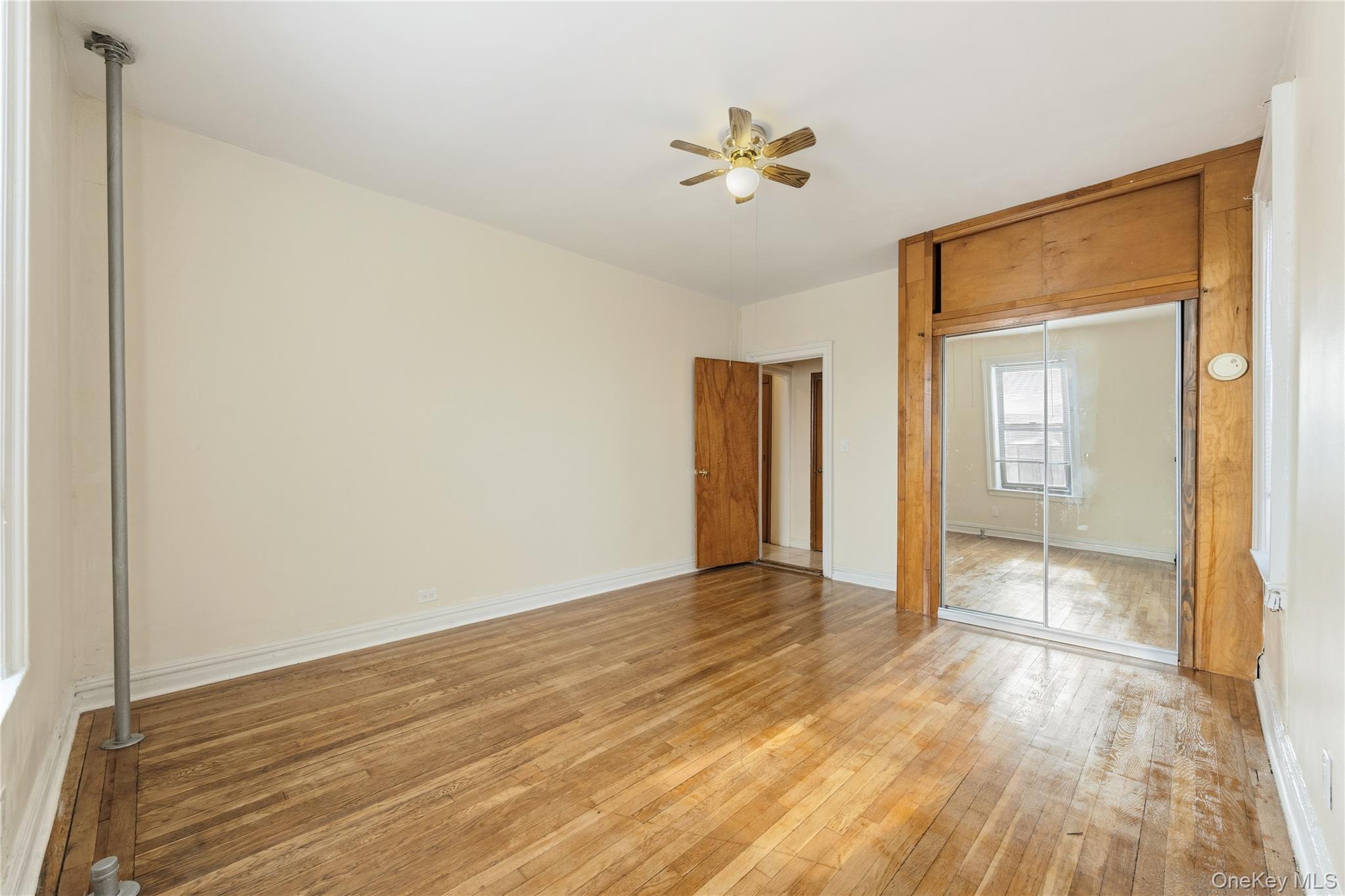 #17 photo, 2922 Barnes Avenue, Бронкс ‖ Bronx , NY 10467