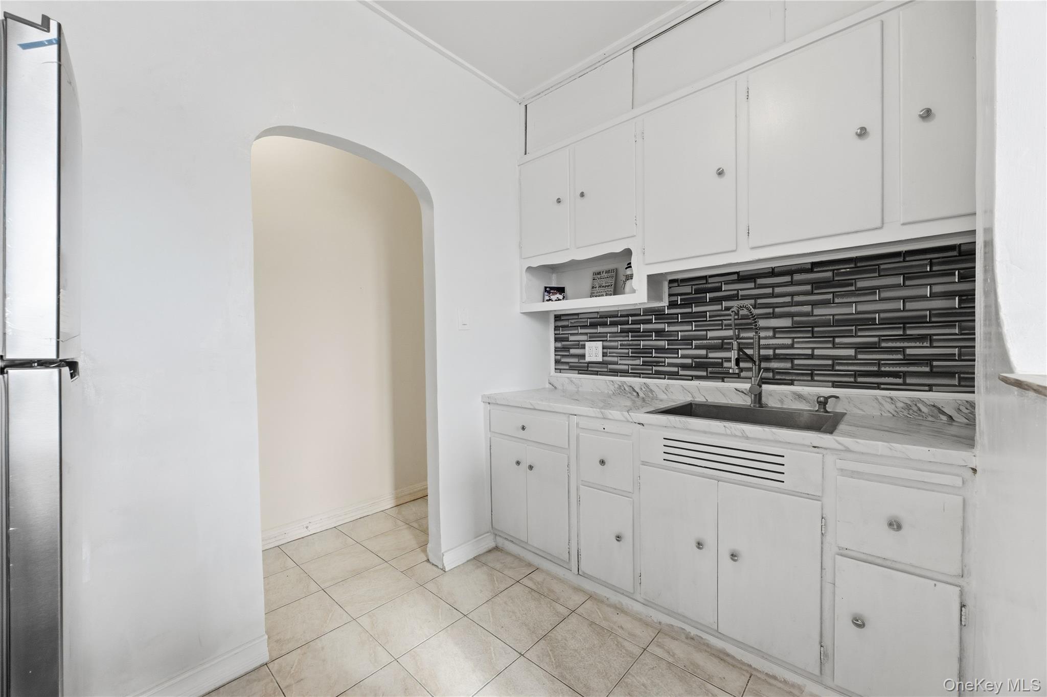 #6 photo, 2922 Barnes Avenue, Бронкс ‖ Bronx , NY 10467