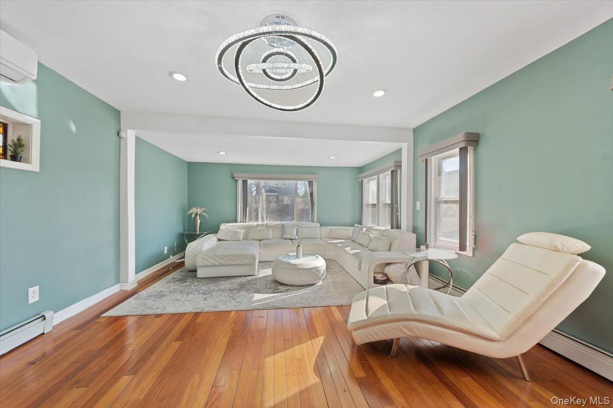 #4 photo, 120-44 192nd Street, Saint Albans , NY 11412