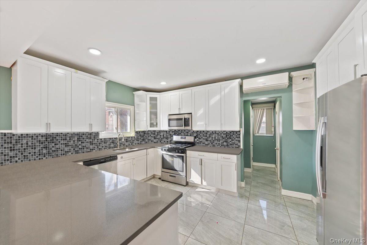 #9 photo, 120-44 192nd Street, Saint Albans , NY 11412