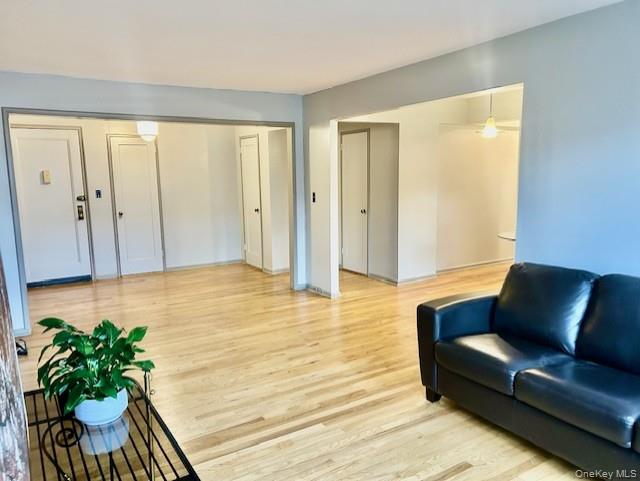 #2 photo, 465 E Lincoln Avenue, 뉴욕주 Mount Vernon , NY 10552