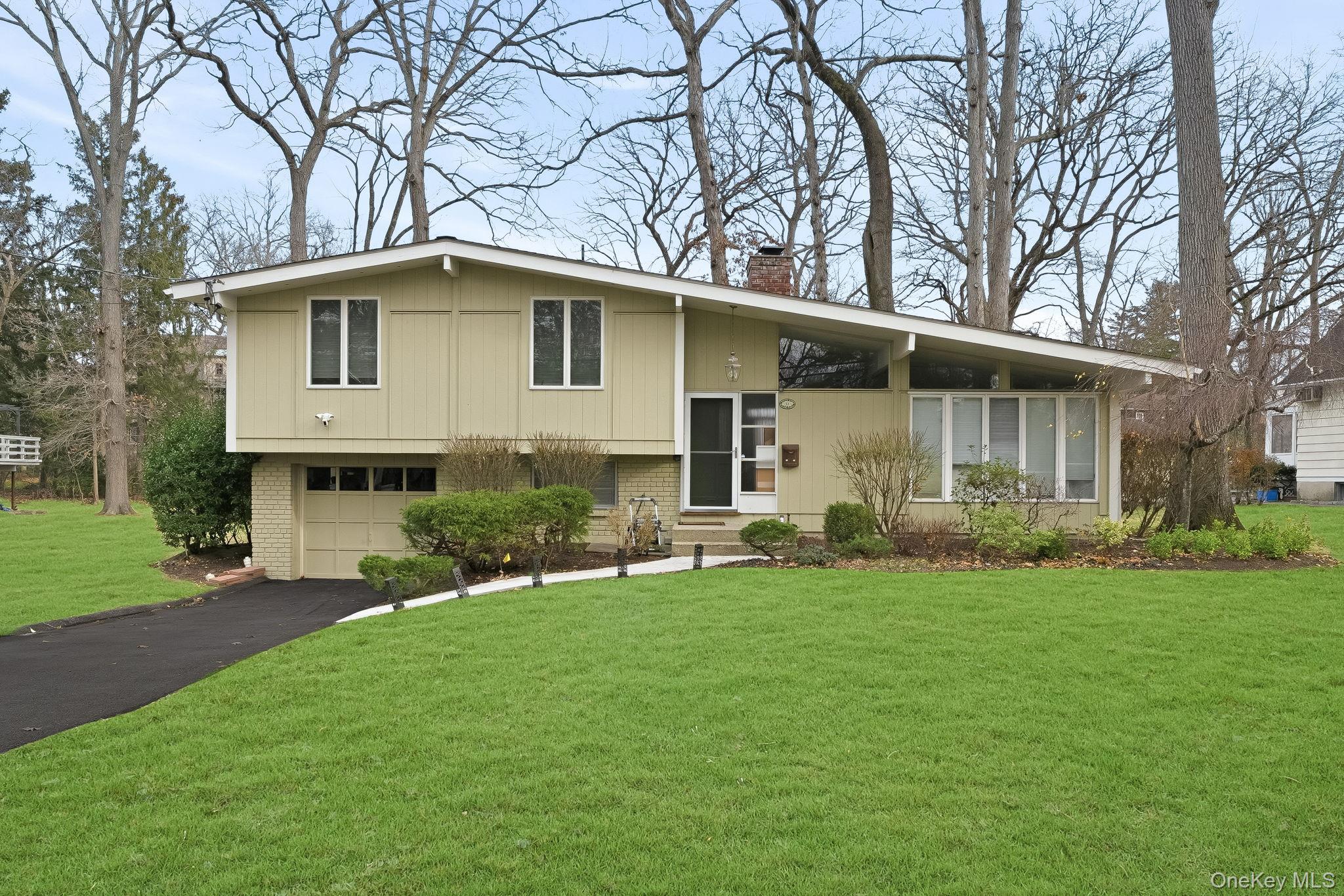 #1 photo, 11 Oakley Road, White Plains , NY 10606