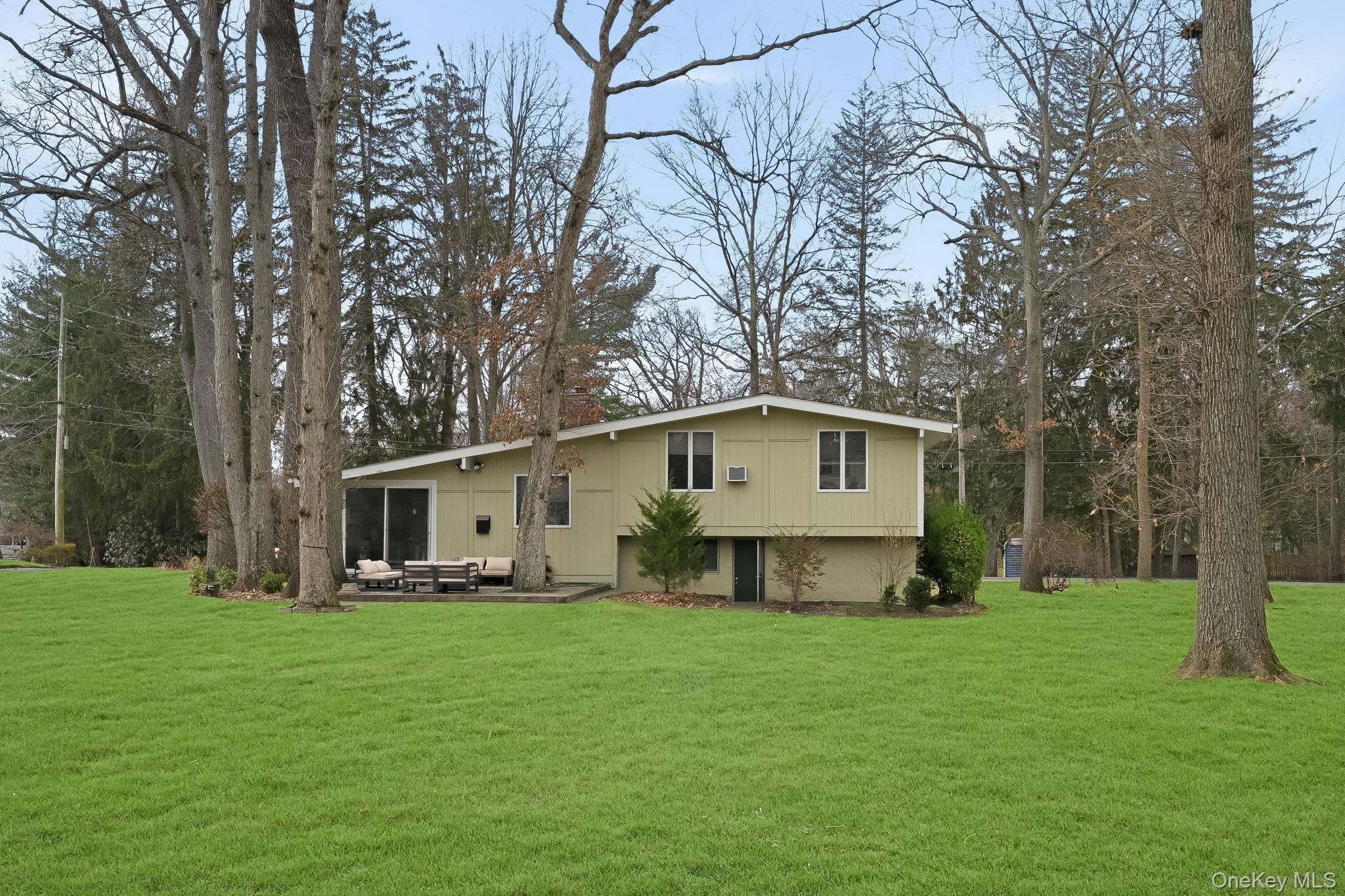 #2 photo, 11 Oakley Road, White Plains , NY 10606