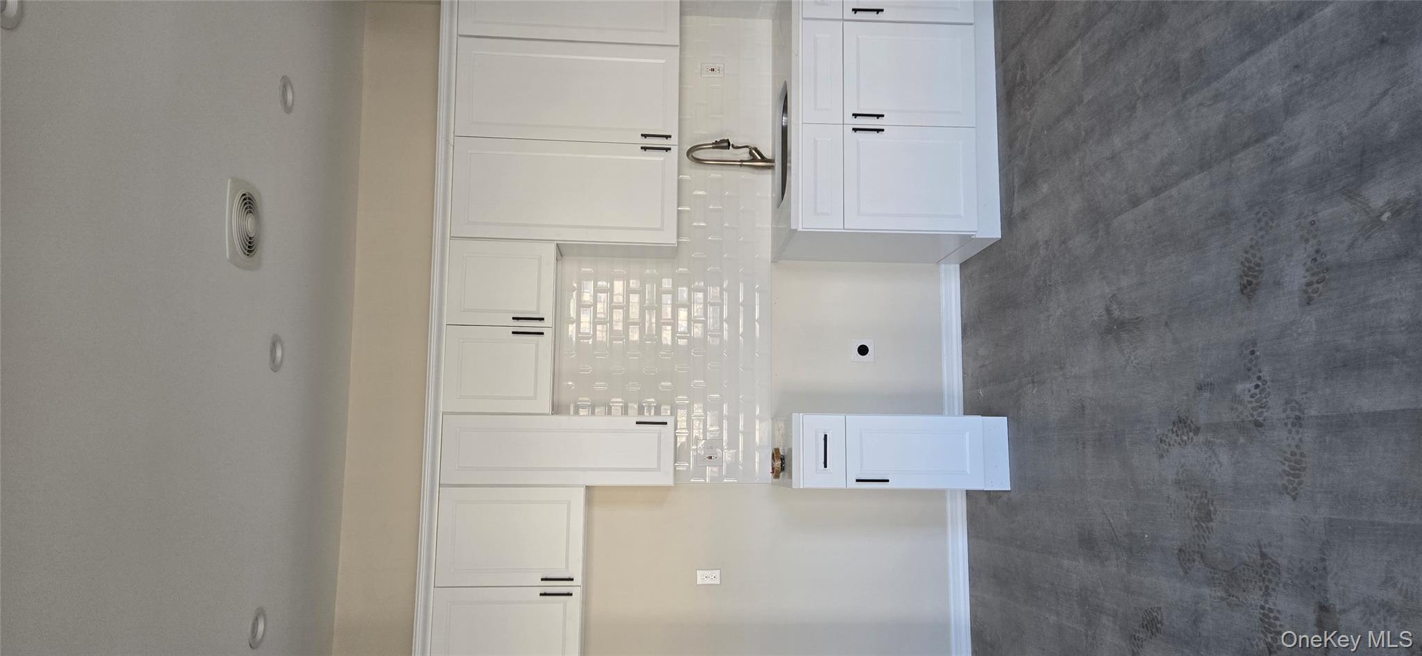 #6 photo, 1707 Zerega Avenue, Bronx , NY 10462