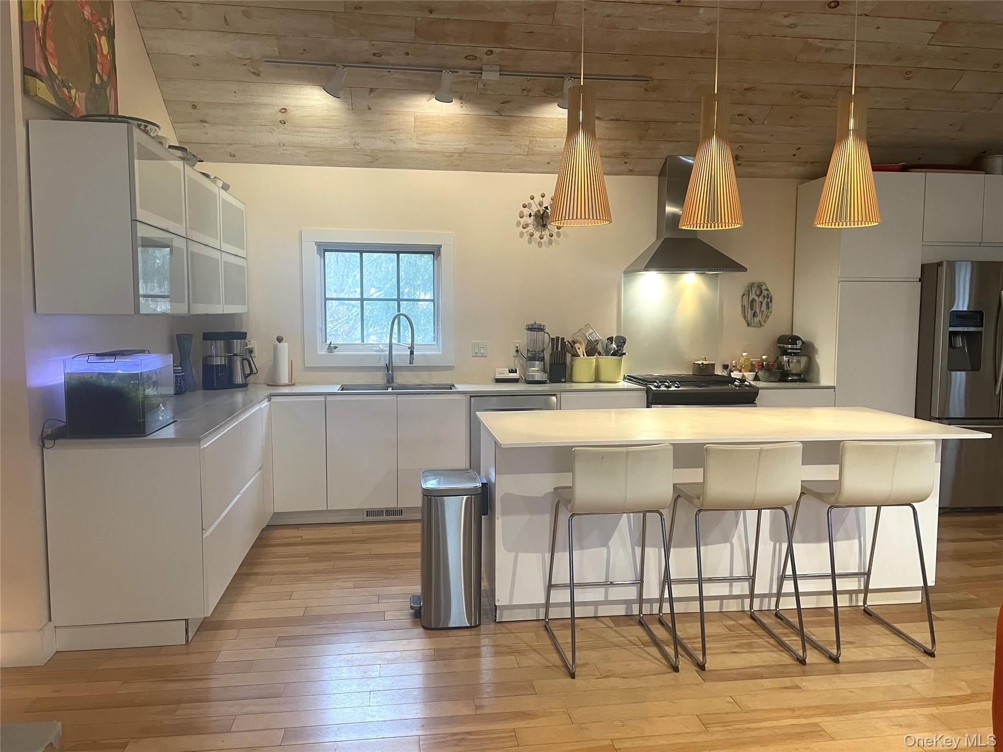 #7 photo, 21 N Sea Road, Southampton , NY 11968