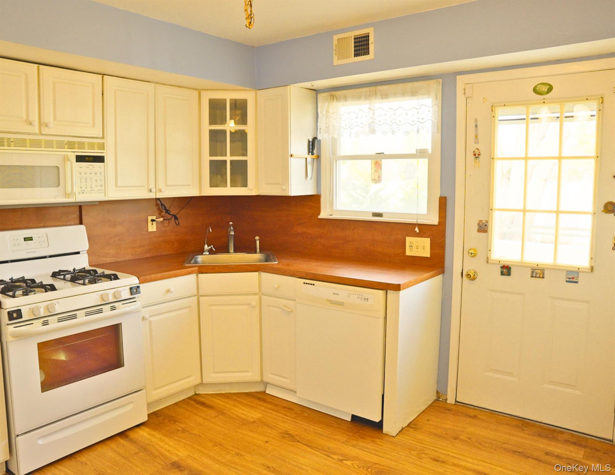 #15 photo, 106 Harrison Avenue, नासाउ काउंटी Bethpage , NY 11714