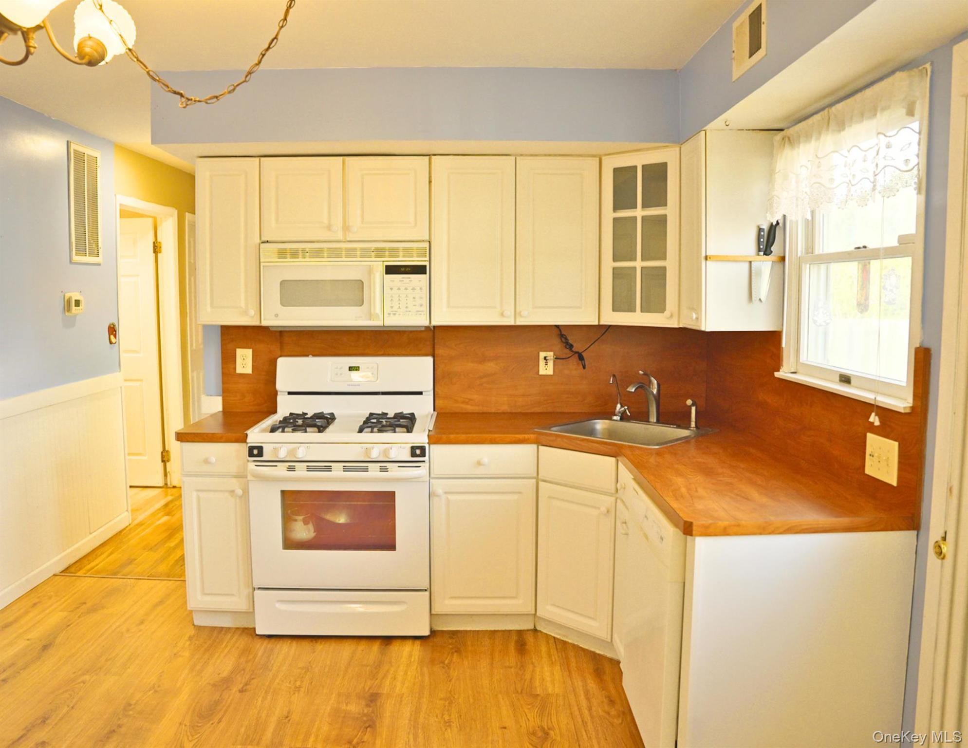 #5 photo, 106 Harrison Avenue, नासाउ काउंटी Bethpage , NY 11714