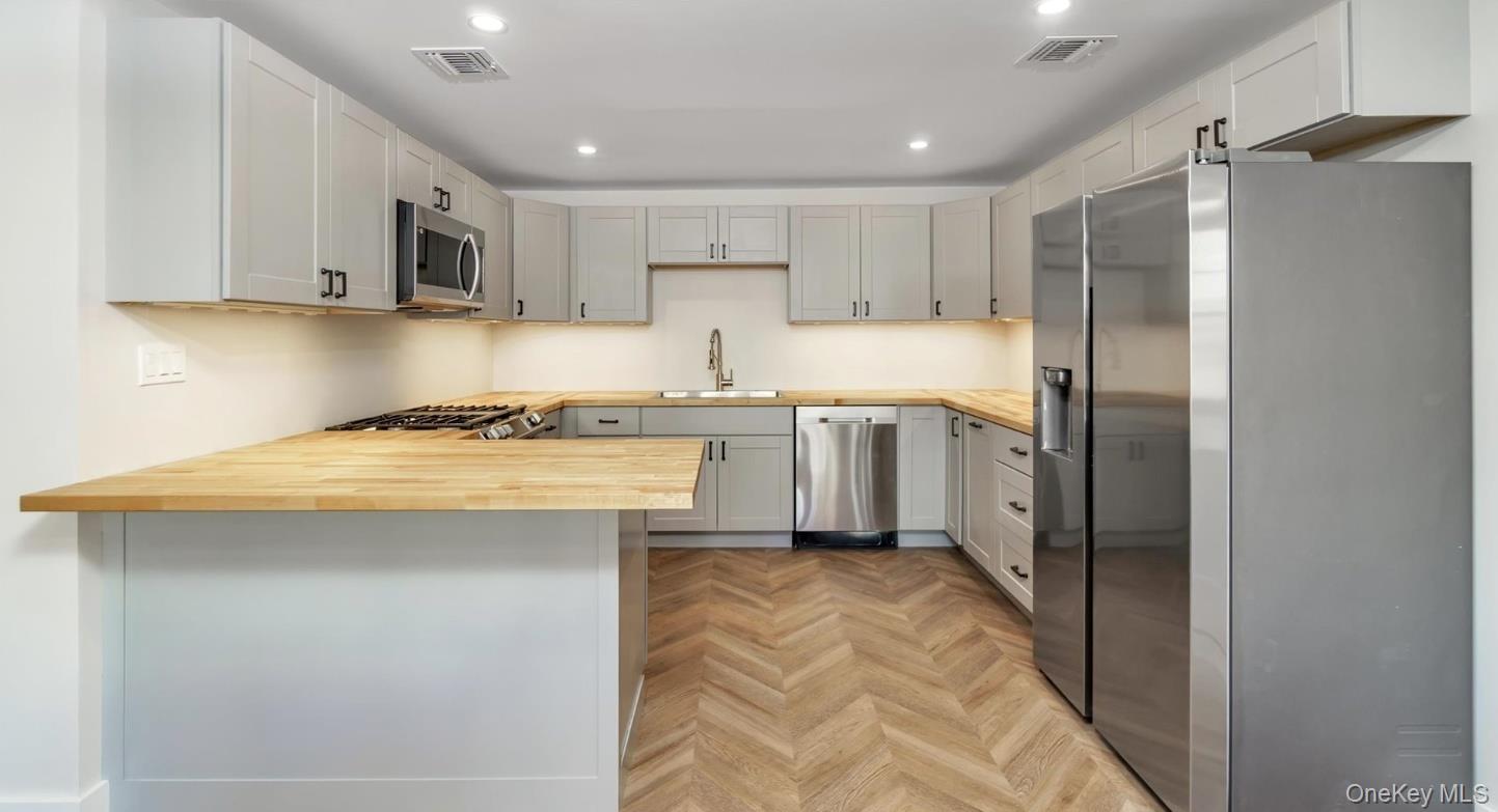 #4 photo, 67A Maple Avenue, Sea Cliff , NY 11579