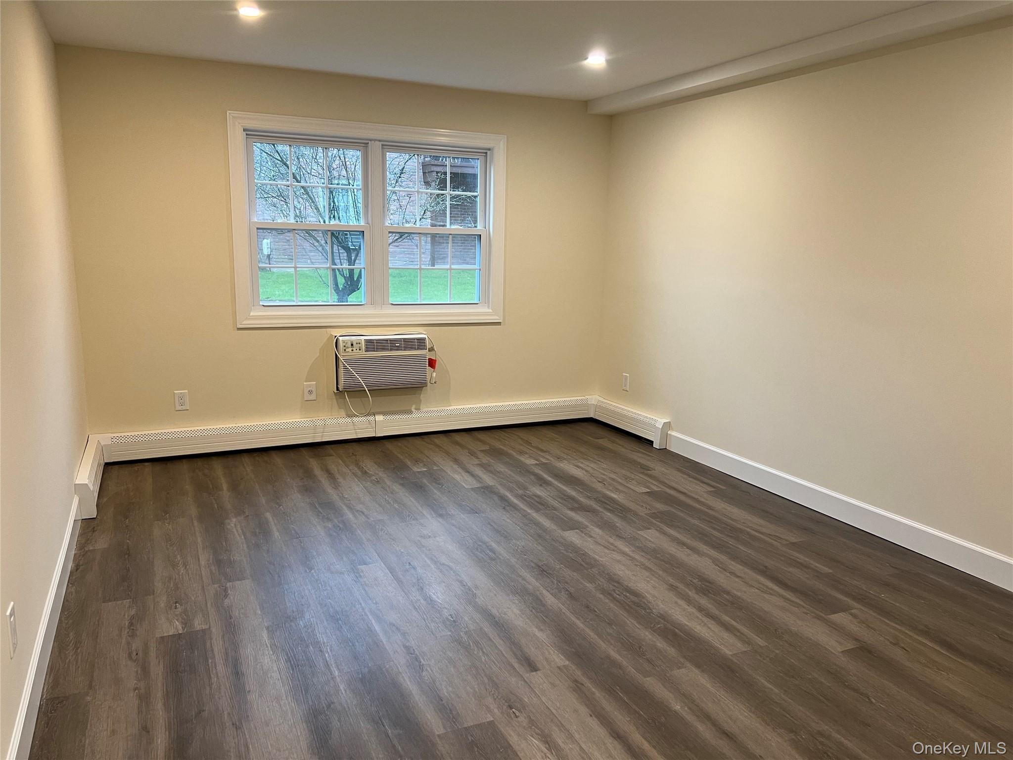 #4 photo, 43 Springwood Drive, North Babylon , NY 11703