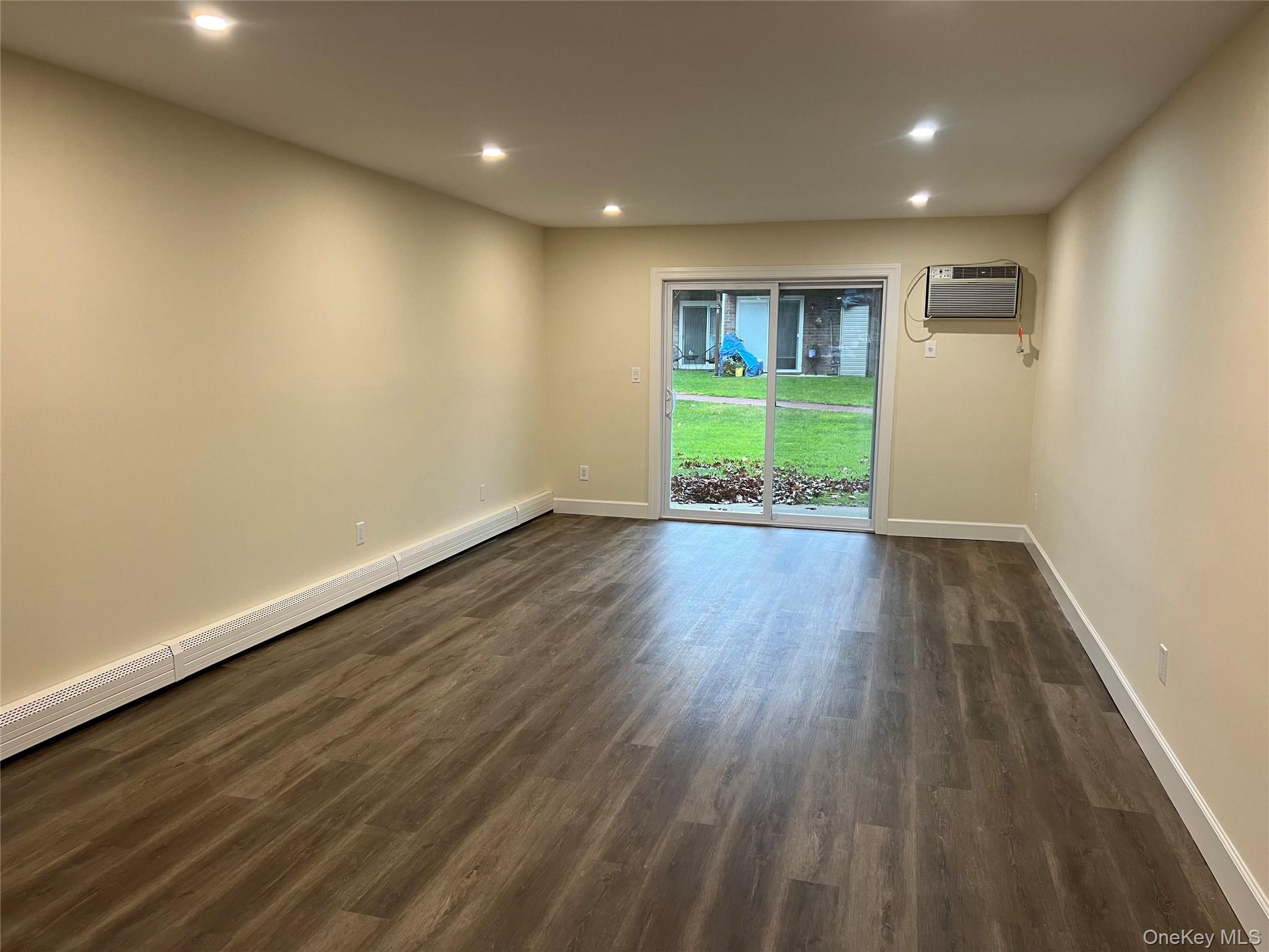 #7 photo, 43 Springwood Drive, North Babylon , NY 11703