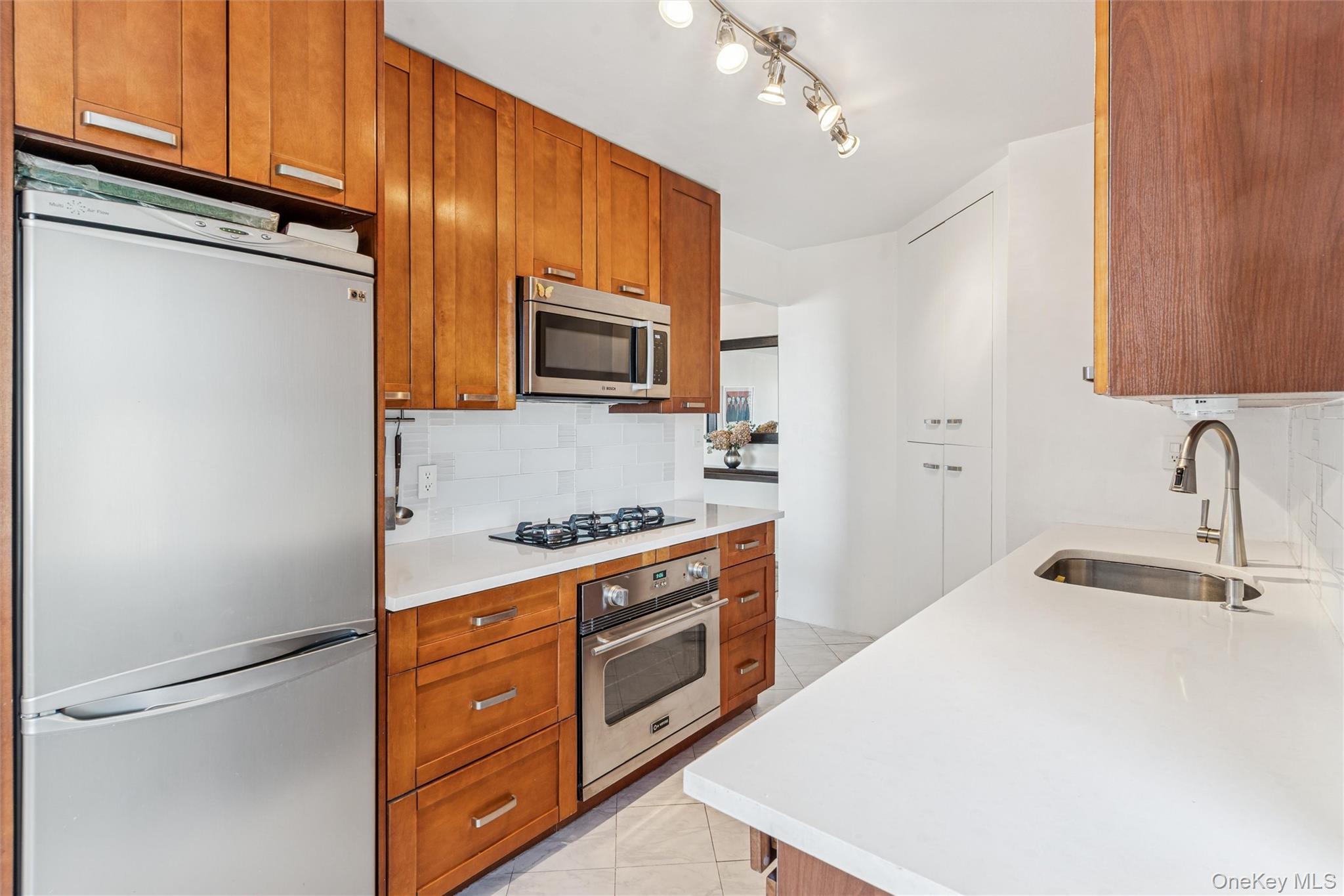 #10 photo, 110-11 Queens Boulevard, Forest Hills , NY 11375