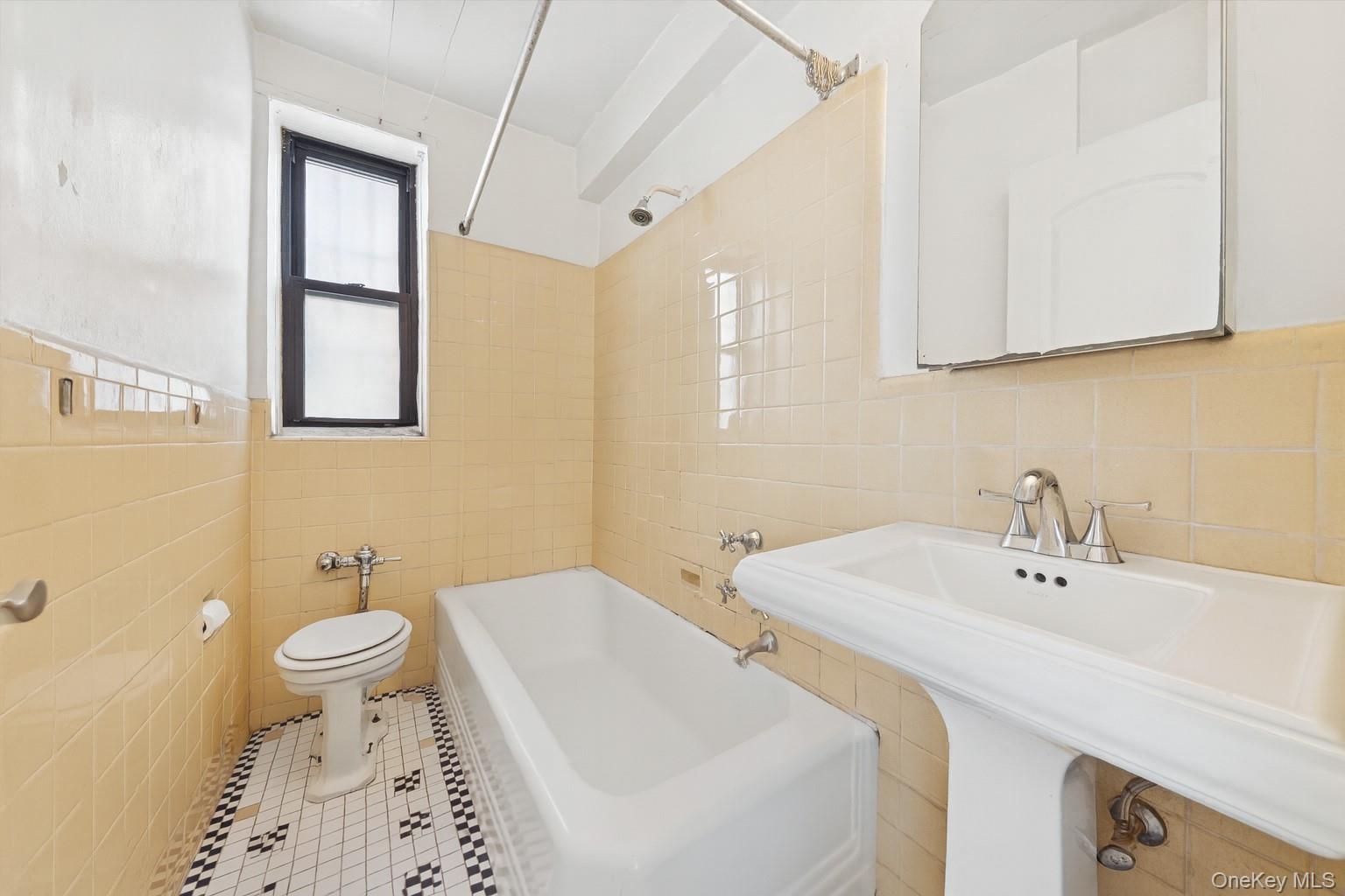 #6 photo, 303 E 37th Street, New York (Manhattan) , NY 10016