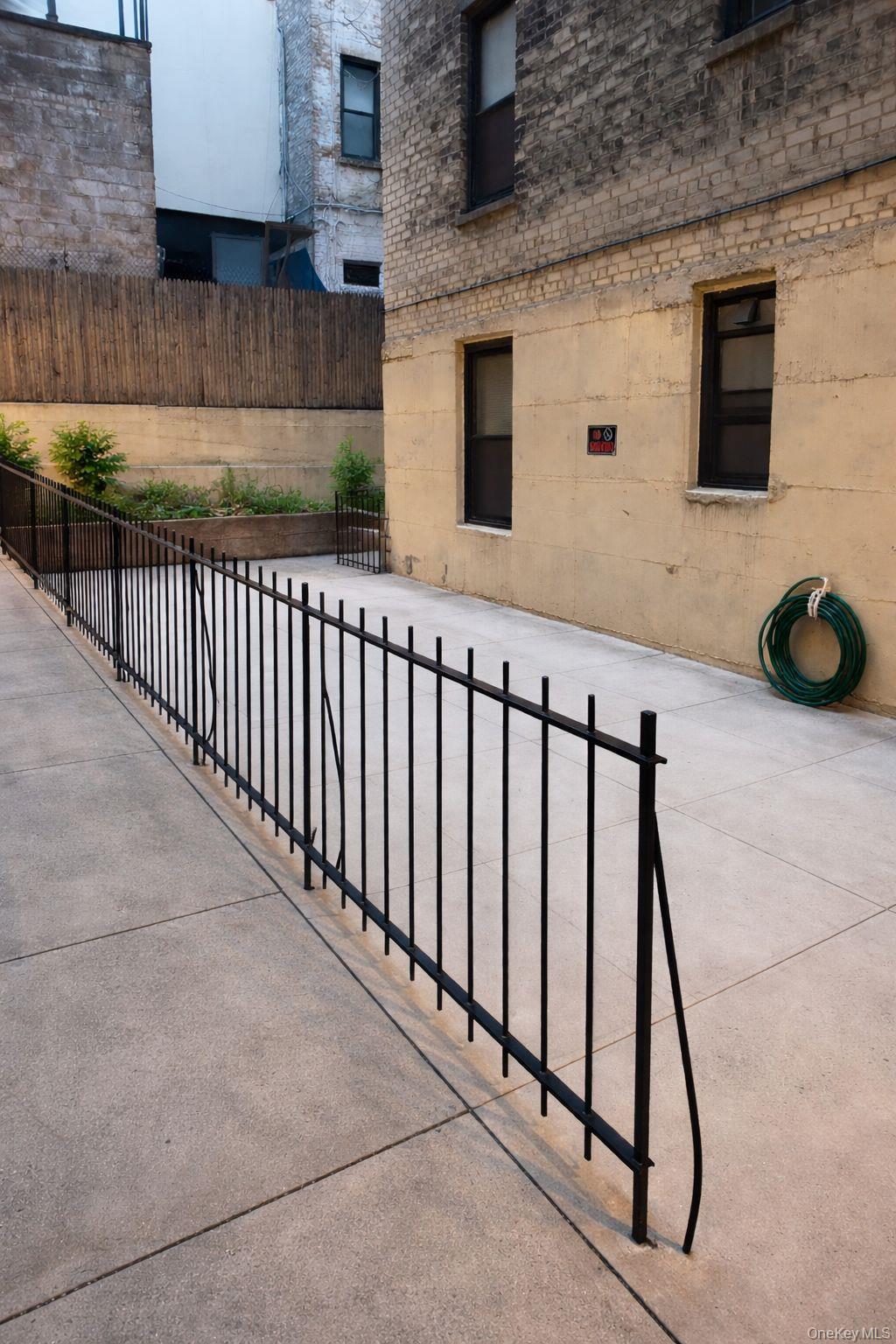 #9 photo, 303 E 37th Street, New York (Manhattan) , NY 10016