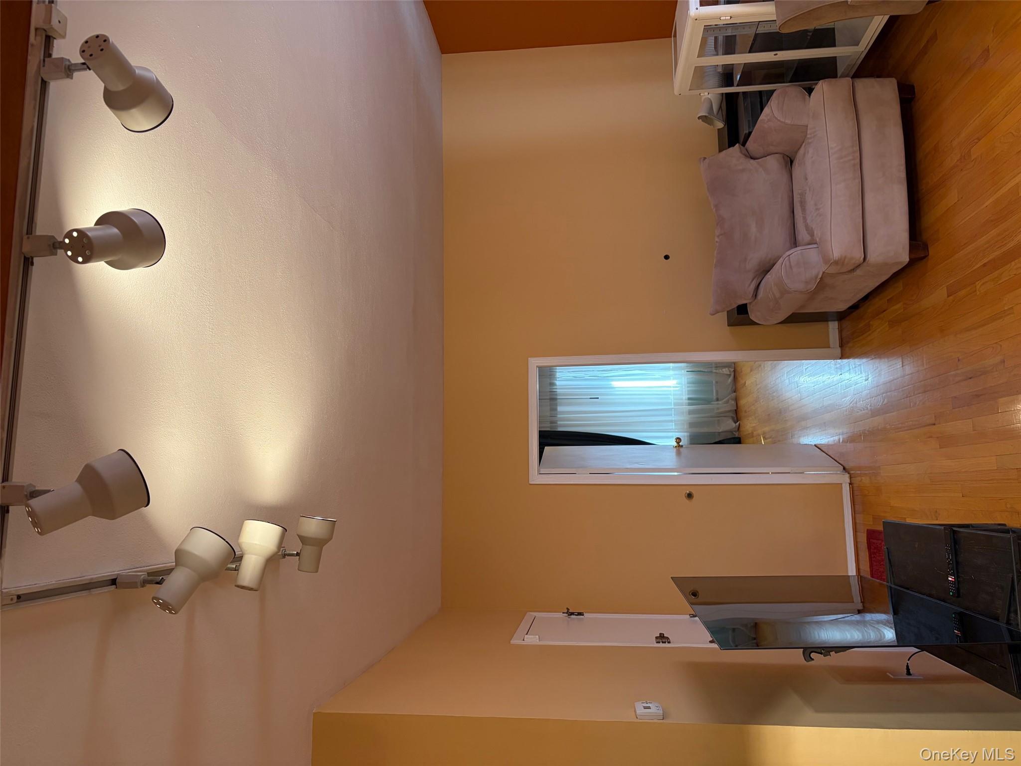 #11 photo, 10301 97th Avenue, Куинс ‖ Ozone Park , NY 11416