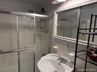 #9 photo, 1874 Pelham Parkway, 브롱크스 Bronx , NY 10461