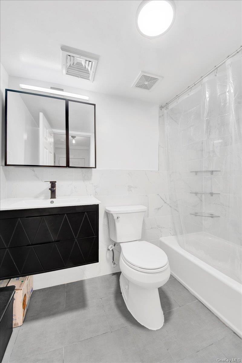 #15 photo, 1 Patricia Lane, Bronx , NY 10465