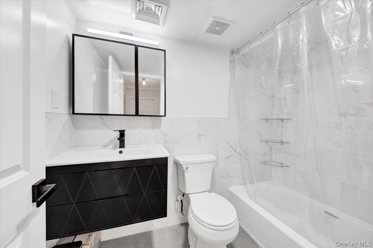 #16 photo, 1 Patricia Lane, Bronx , NY 10465