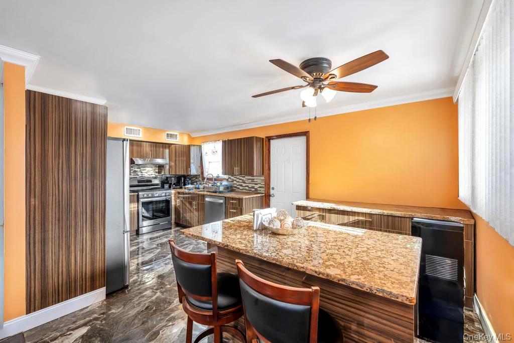 #17 photo, 296 Burkhard Avenue, Mineola , NY 11501