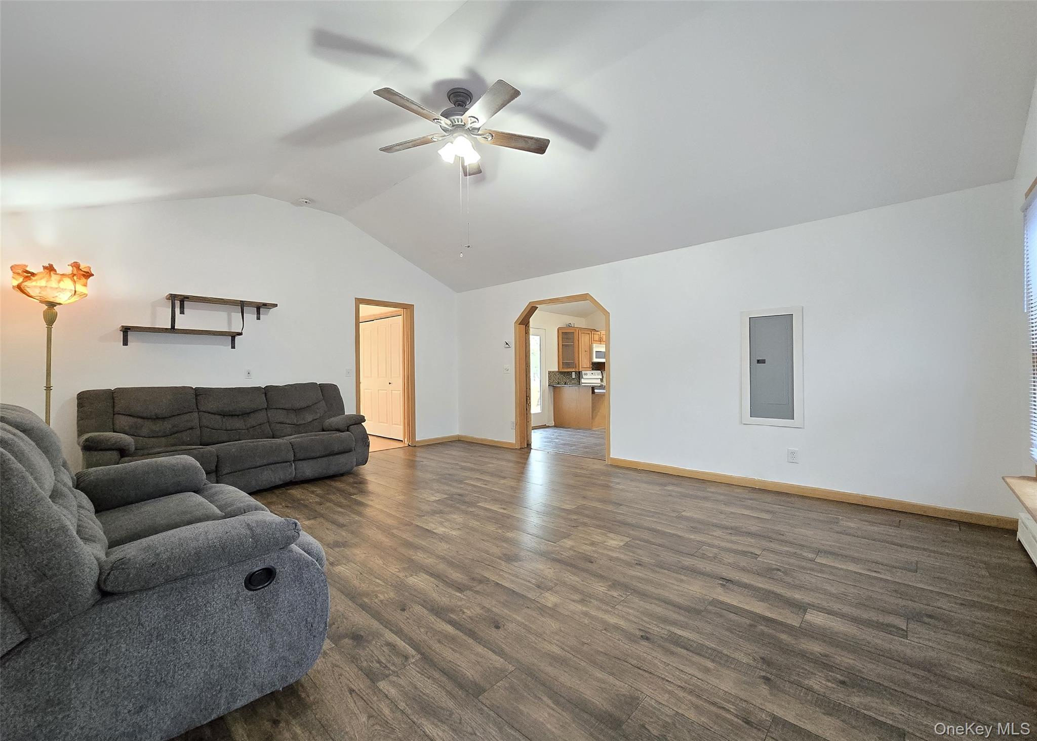 #14 photo, 27 Forest Trail, מחוז סאפוק Ridge , NY 11961