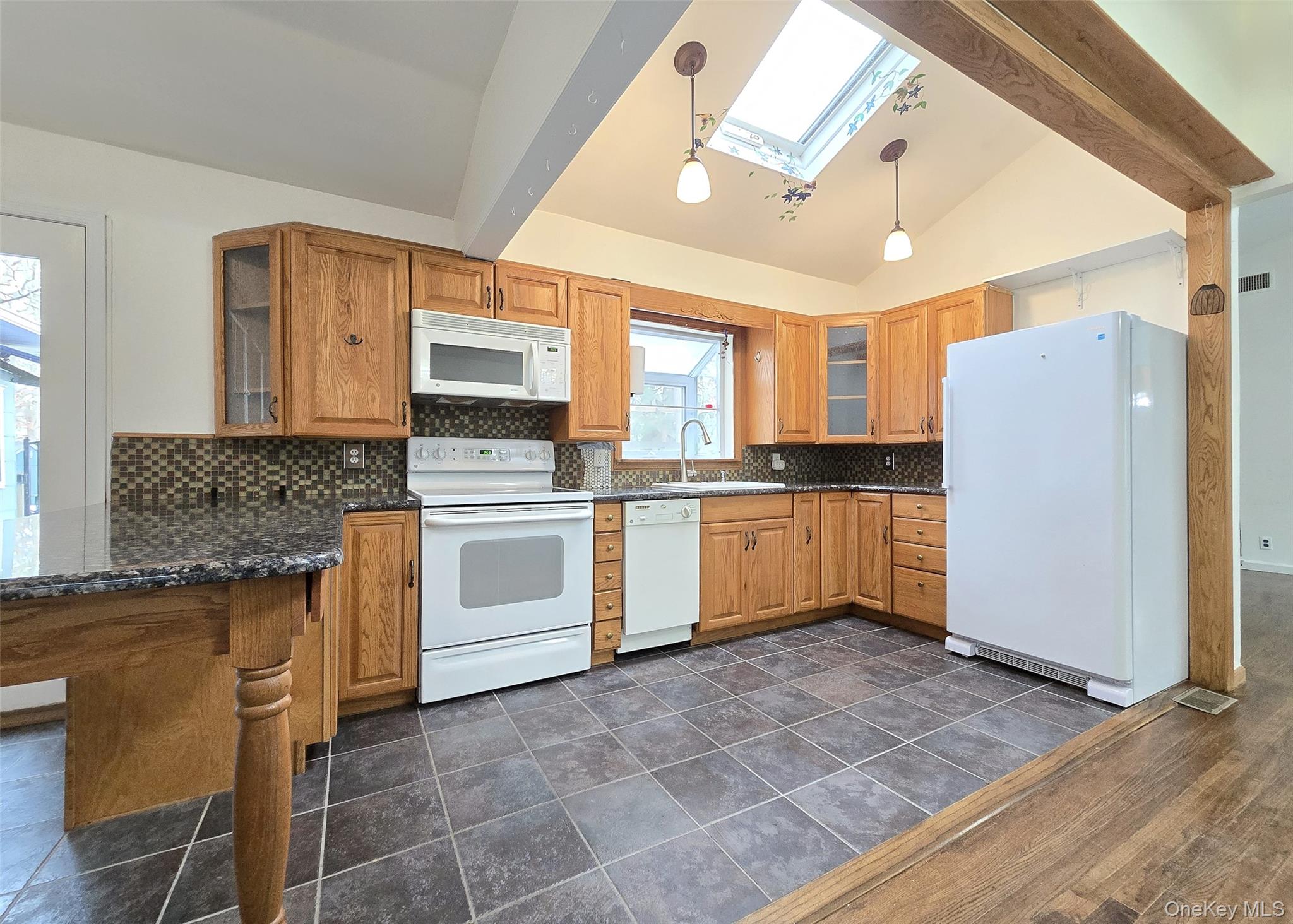 #7 photo, 27 Forest Trail, מחוז סאפוק Ridge , NY 11961