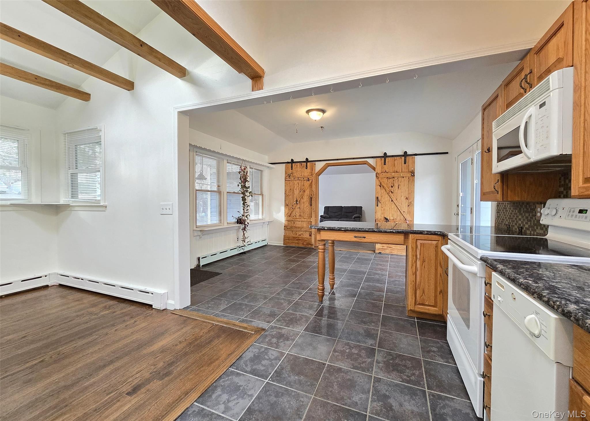 #8 photo, 27 Forest Trail, מחוז סאפוק Ridge , NY 11961