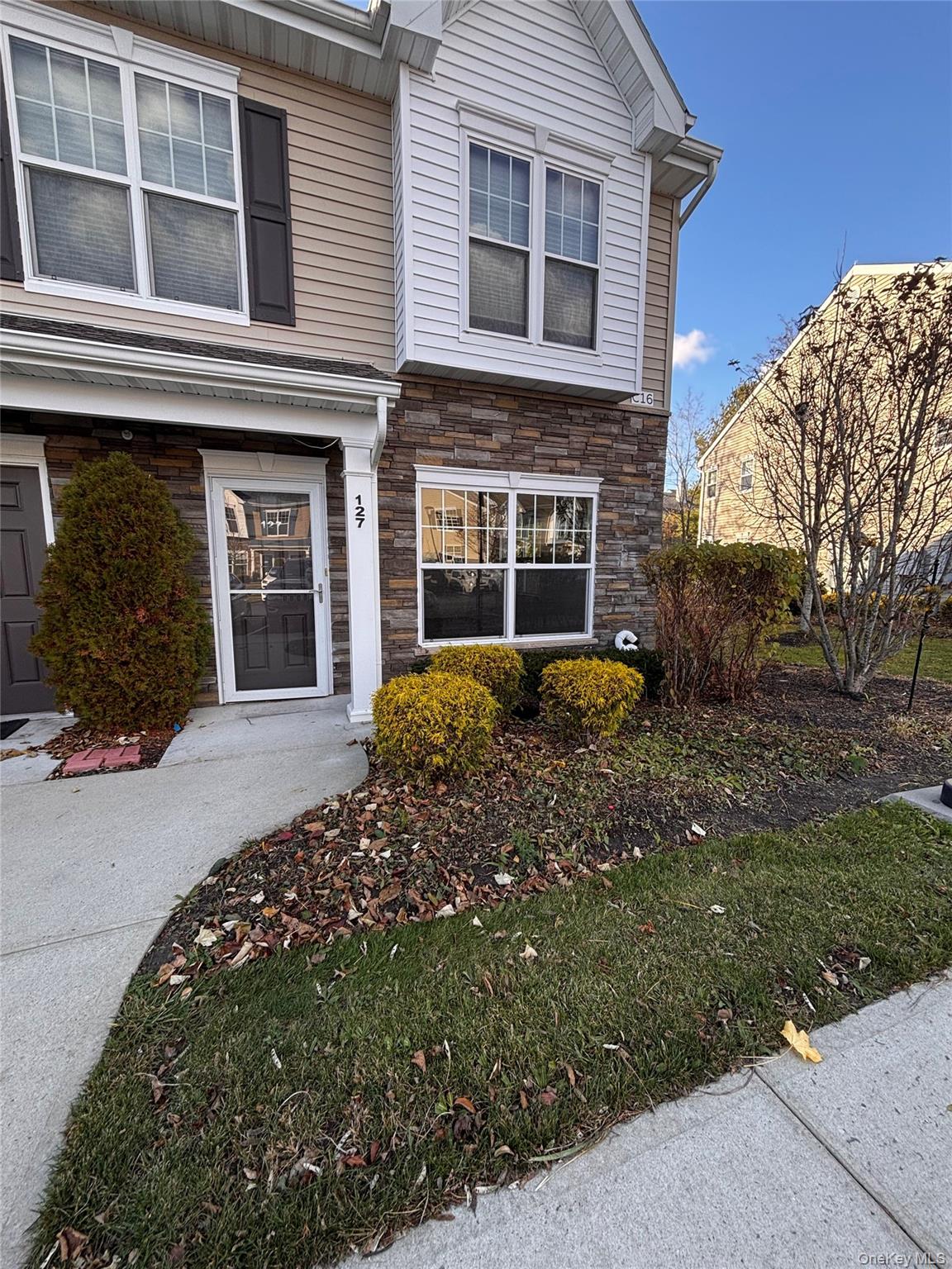 #1 photo, 127 Weatherby Lane, Саффолк ‖ Central Islip , NY 11722