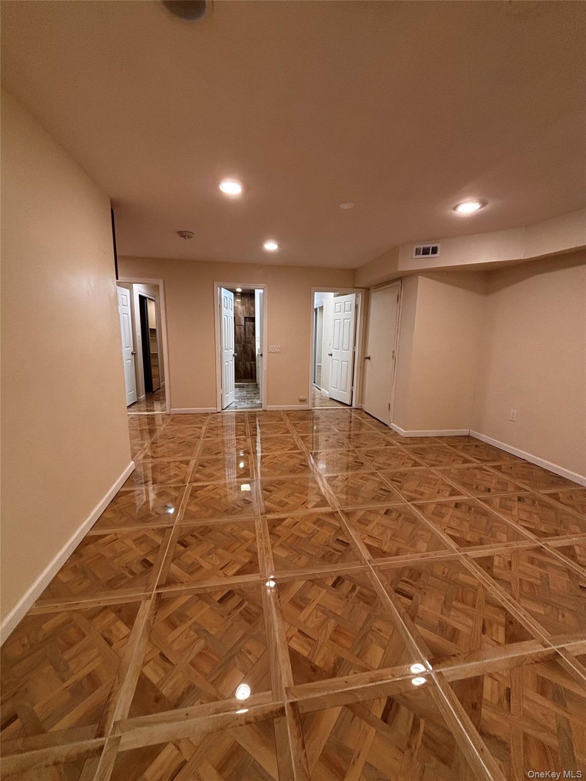 #10 photo, 127 Weatherby Lane, Саффолк ‖ Central Islip , NY 11722