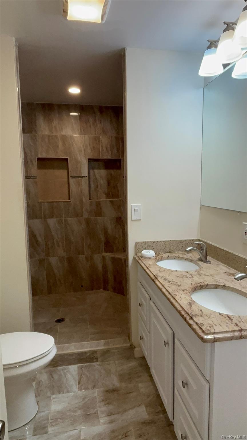 #13 photo, 127 Weatherby Lane, Саффолк ‖ Central Islip , NY 11722