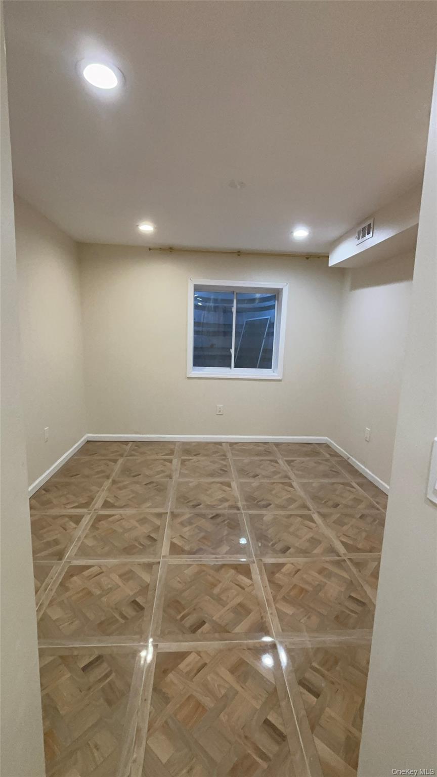 #17 photo, 127 Weatherby Lane, Саффолк ‖ Central Islip , NY 11722