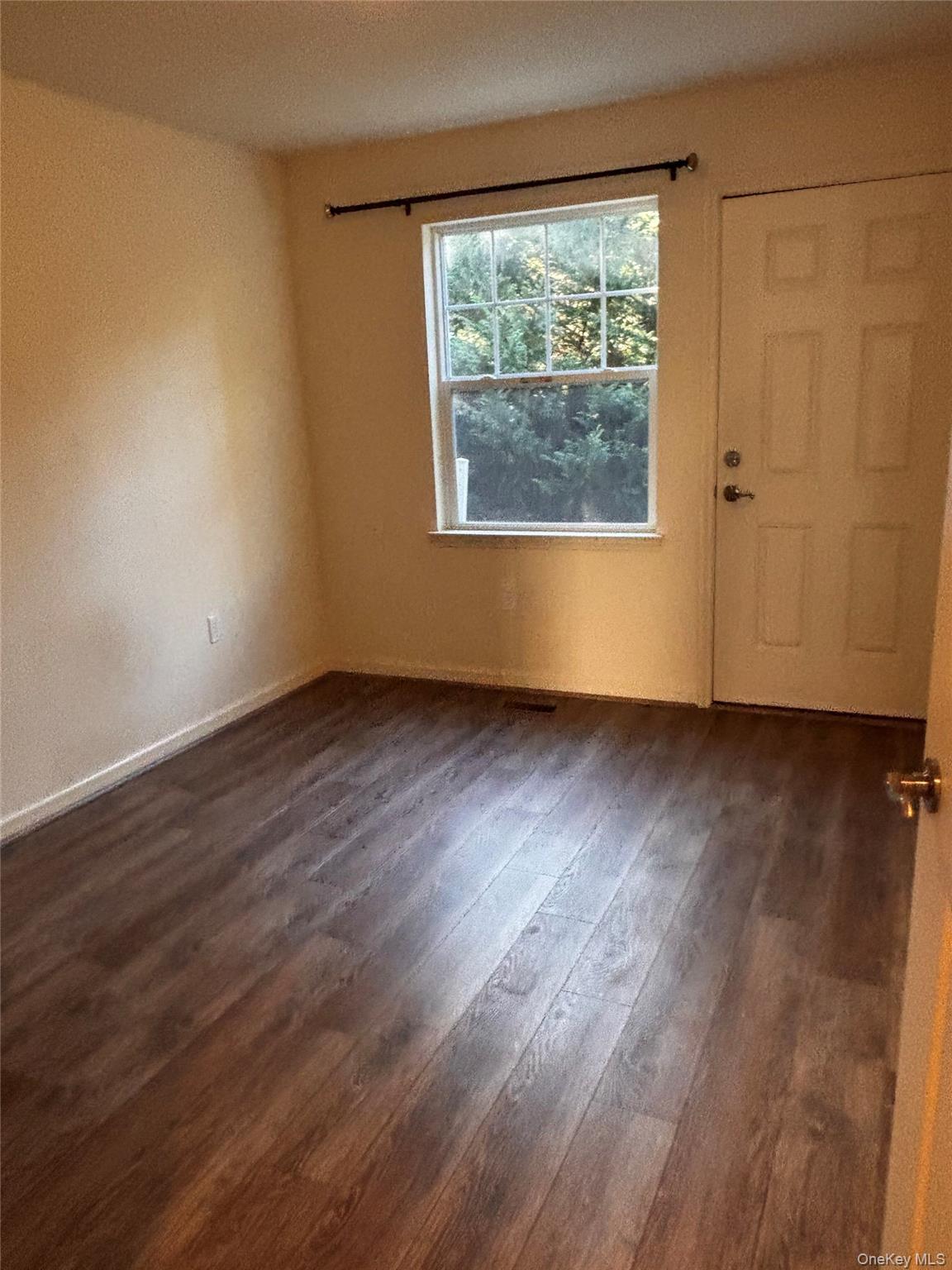 #8 photo, 127 Weatherby Lane, Саффолк ‖ Central Islip , NY 11722