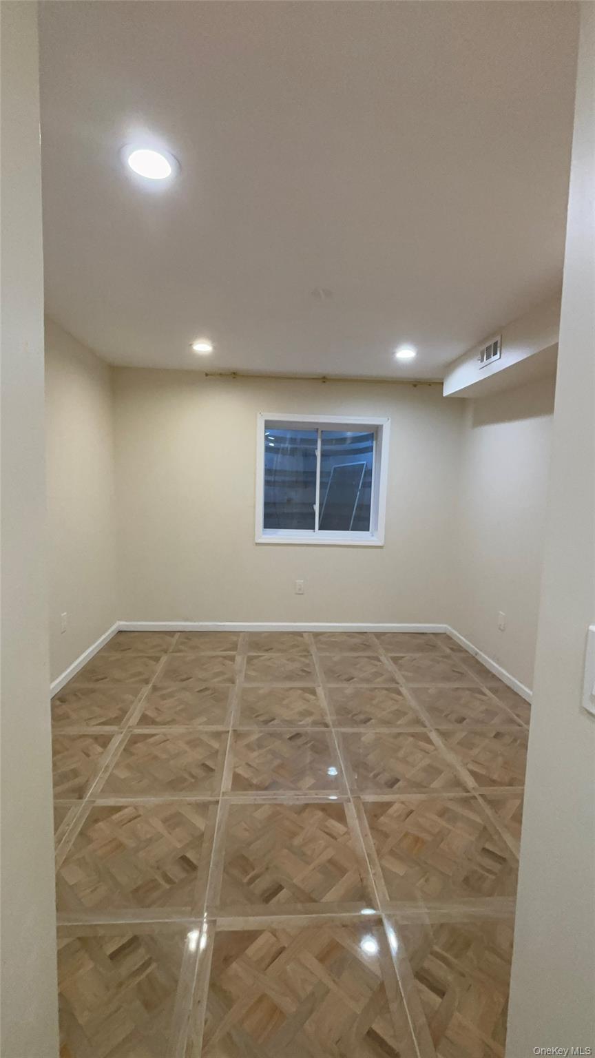 #9 photo, 127 Weatherby Lane, Саффолк ‖ Central Islip , NY 11722