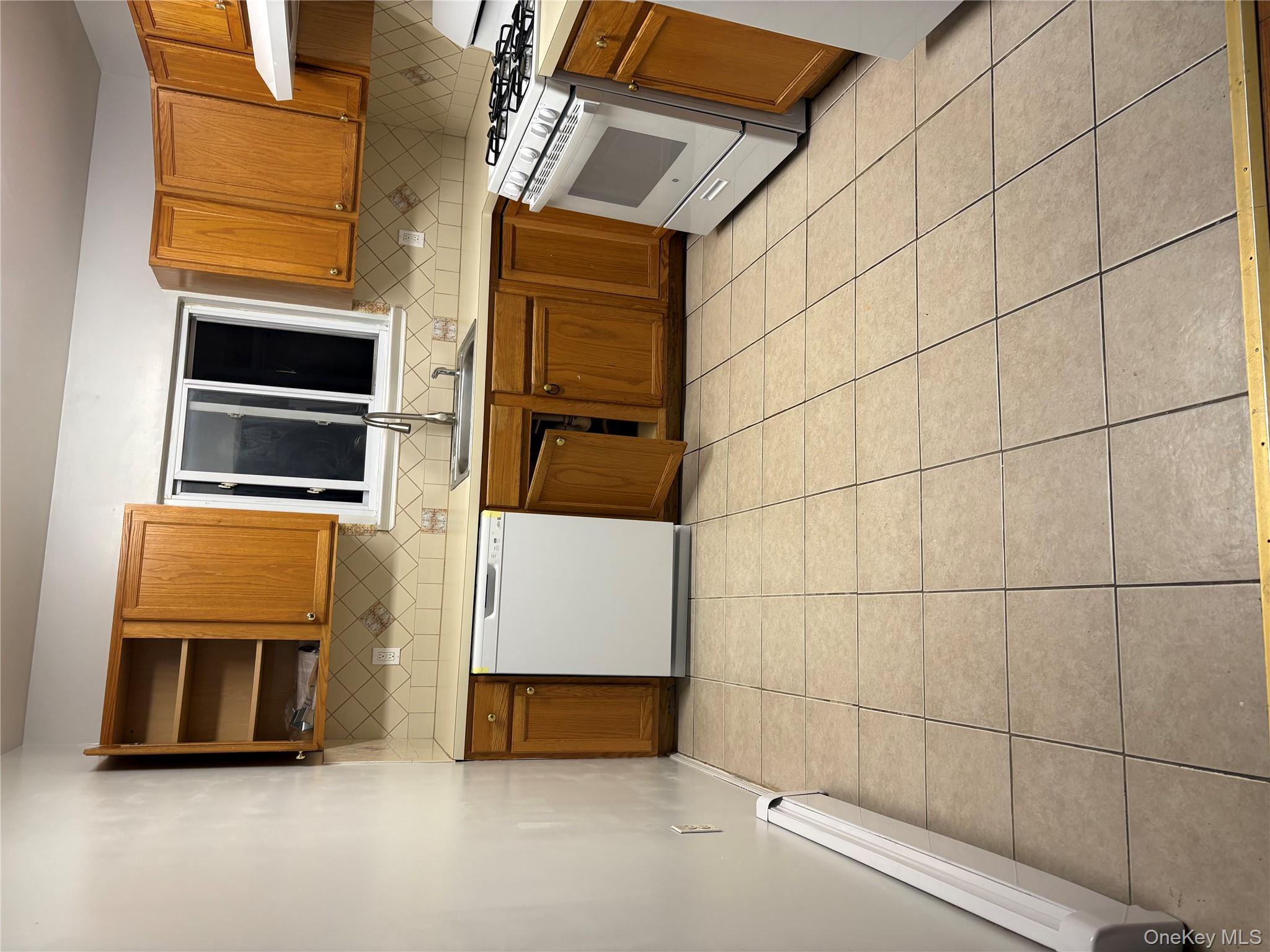 #4 photo, 1055 BEACH 22 ST, Far Rockaway , NY 11691