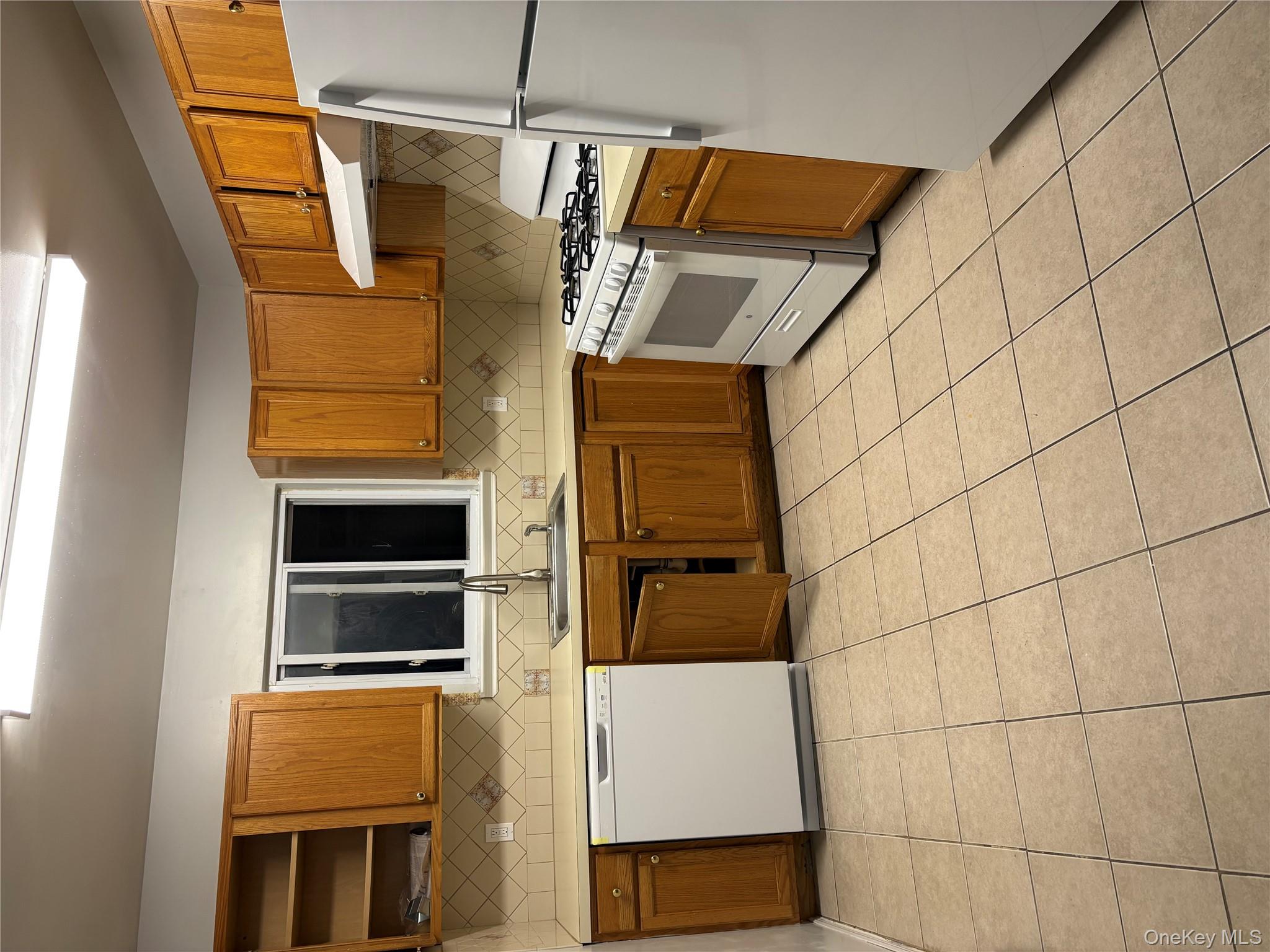 #5 photo, 1055 BEACH 22 ST, Far Rockaway , NY 11691