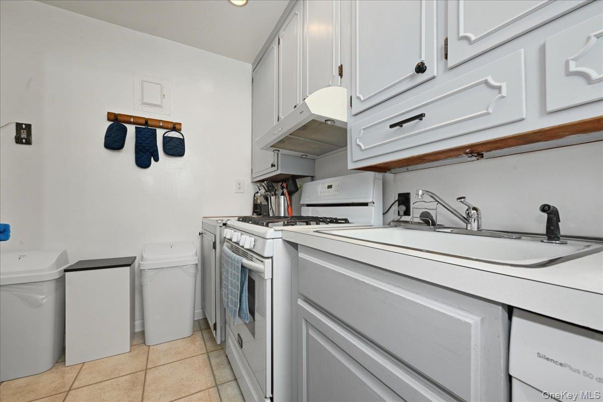 #8 photo, 218-03 68th Avenue, Oakland Gardens , NY 11364