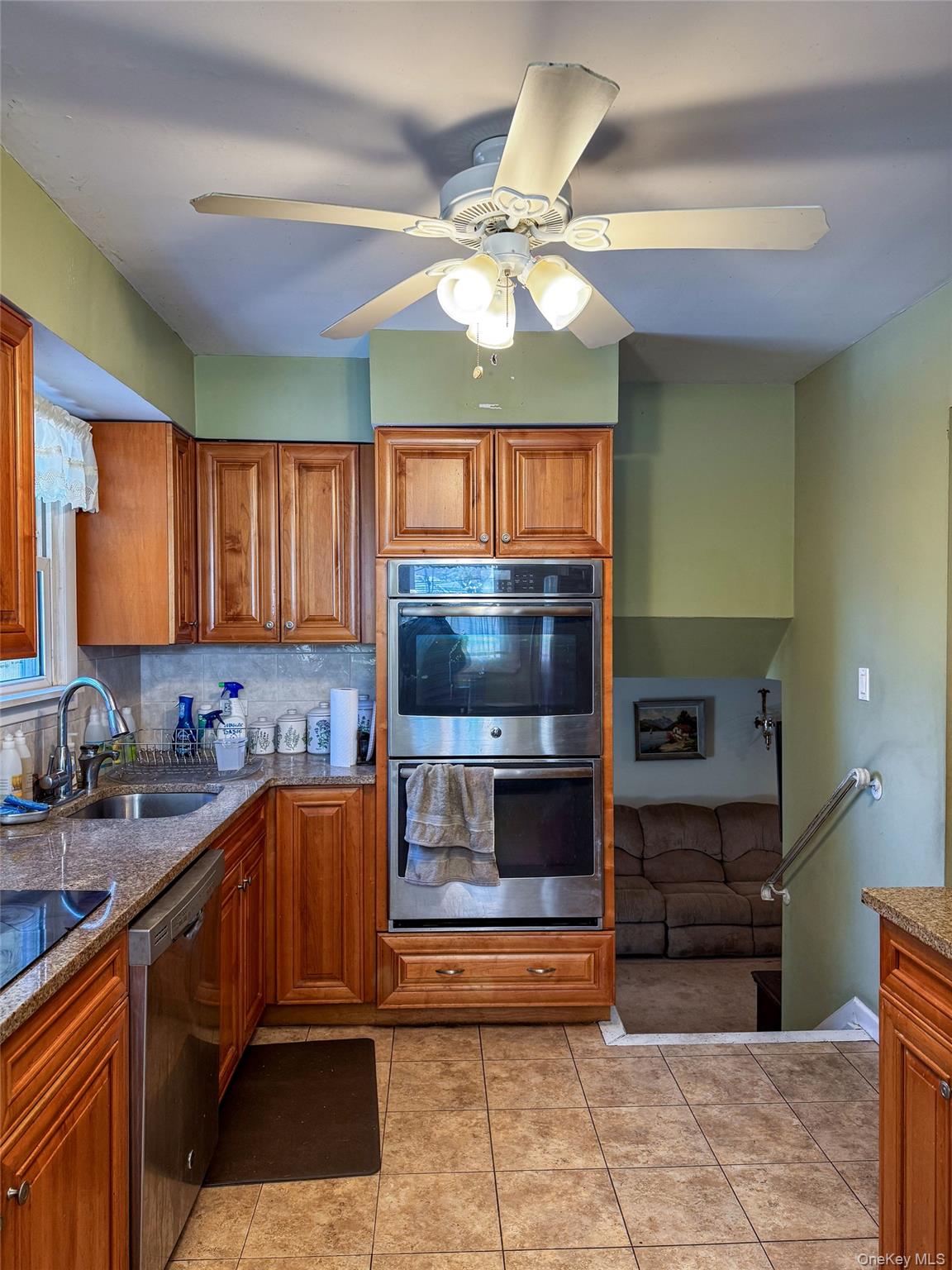 #13 photo, 1277 Lednam Court, Merrick , NY 11566